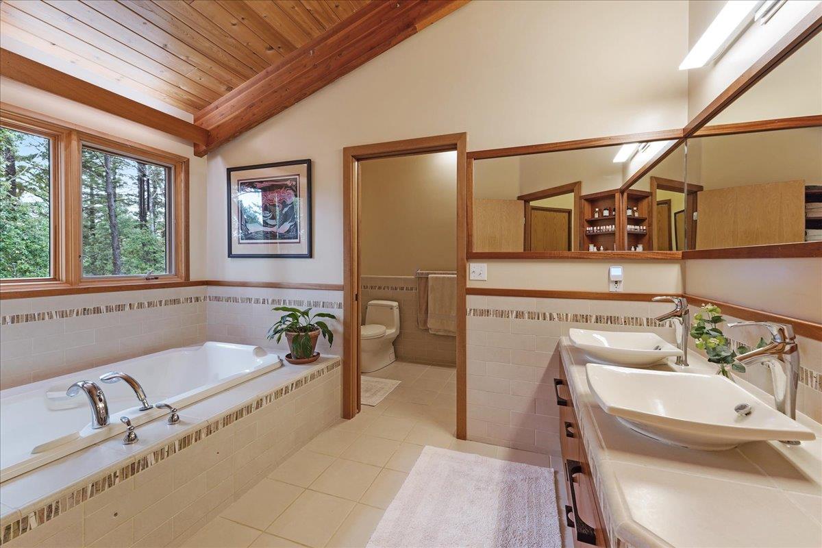 Detail Gallery Image 35 of 61 For 176 Starlit Mountain Rd, Santa Cruz,  CA 95060 - 3 Beds | 2/1 Baths