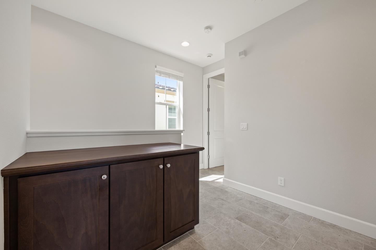 Detail Gallery Image 12 of 23 For 2981 Abrams Dr, Marina,  CA 93933 - 3 Beds | 2/1 Baths