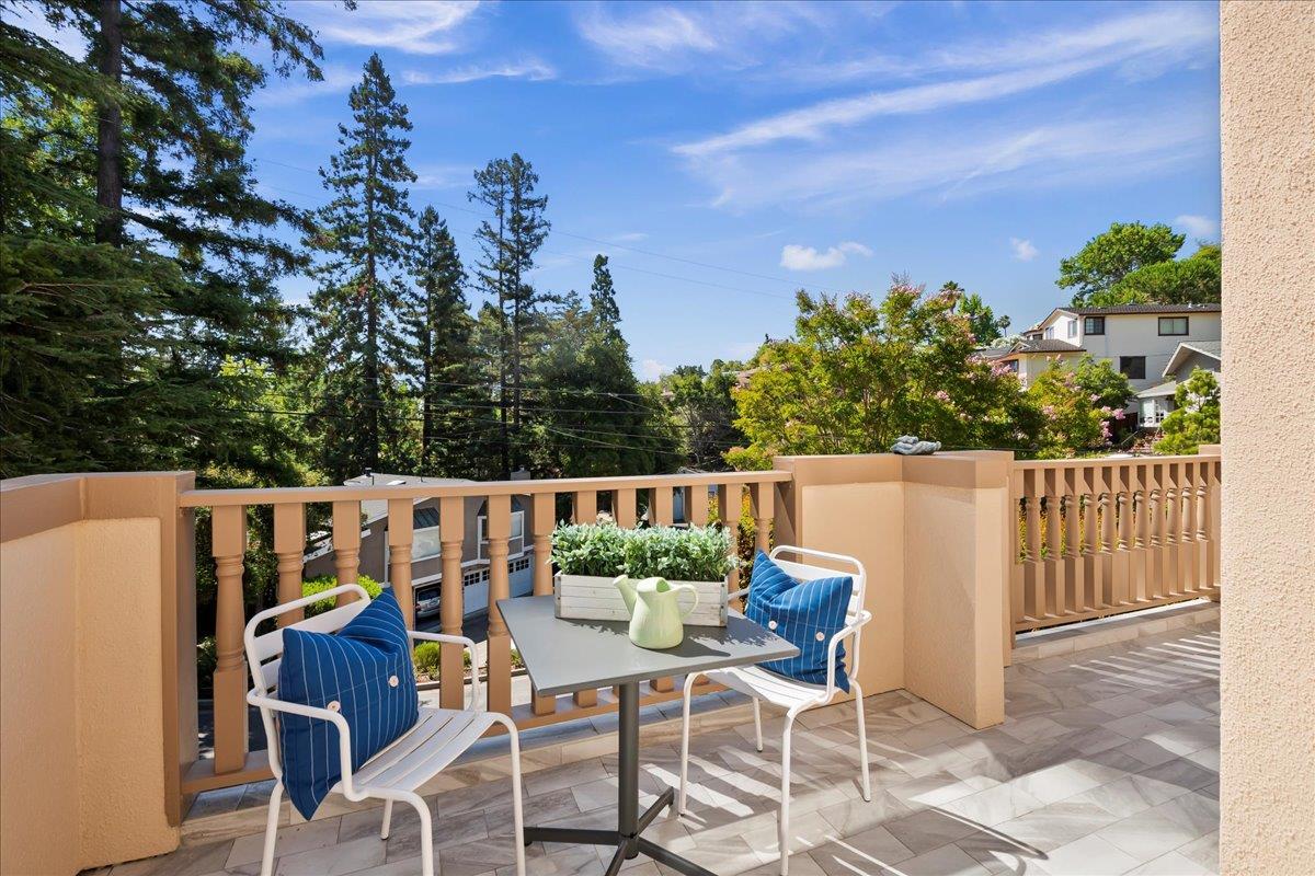 Detail Gallery Image 6 of 39 For 986 Sunset Dr, San Carlos,  CA 94070 - 4 Beds | 2/1 Baths