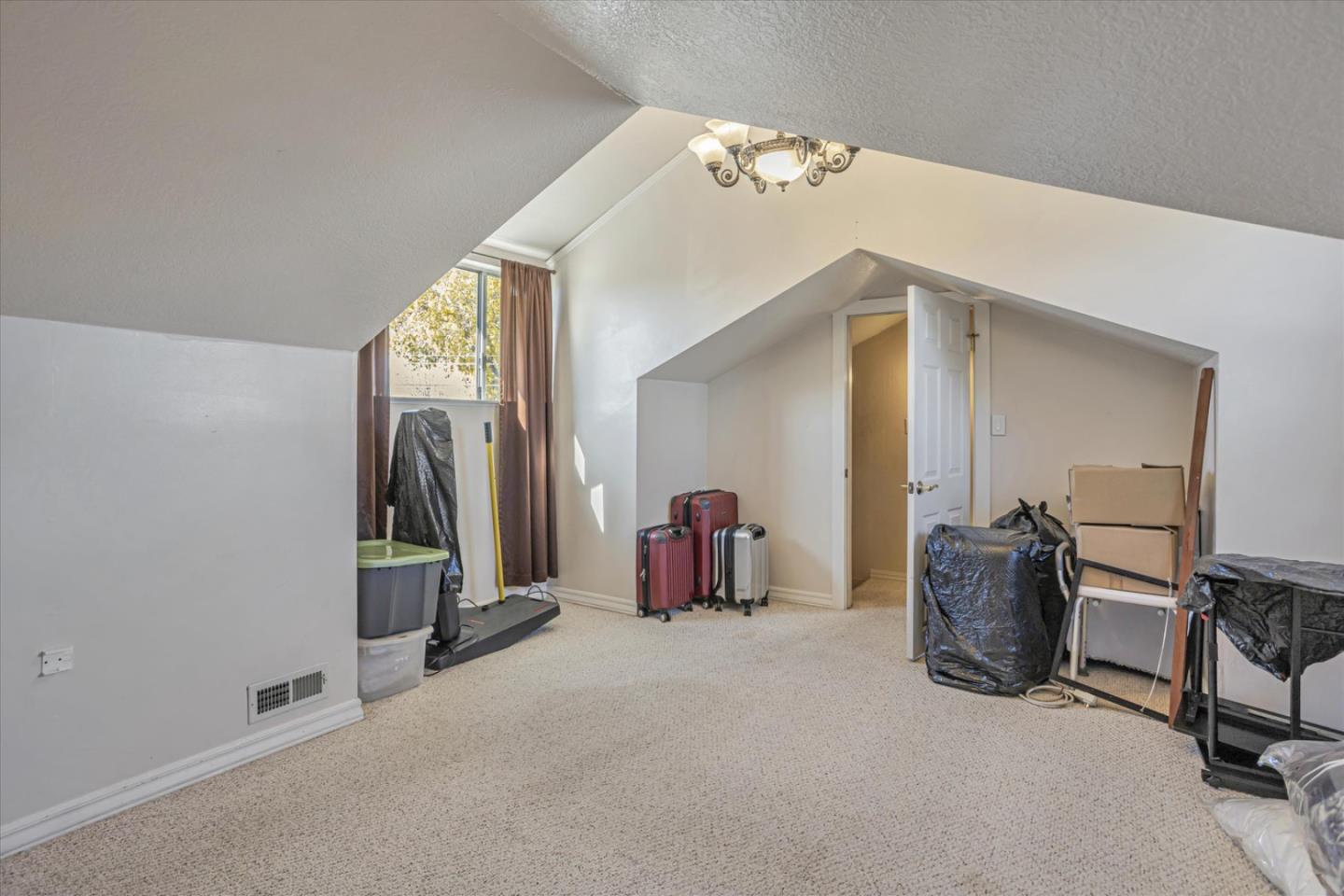 Detail Gallery Image 17 of 32 For 452 Goodyear St, San Jose,  CA 95110 - 3 Beds | 2 Baths