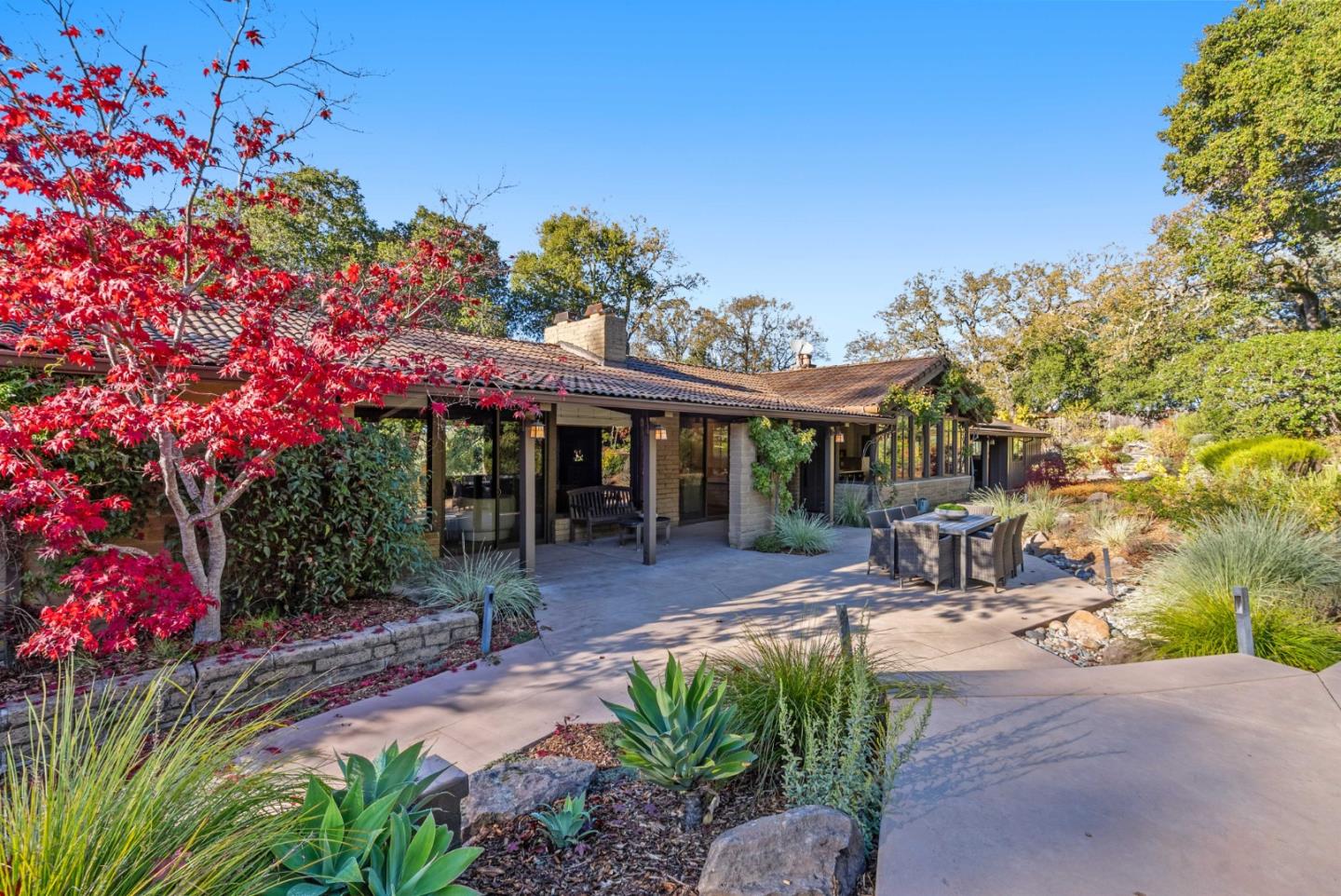 Detail Gallery Image 1 of 17 For 150 Grove Dr, Portola Valley,  CA 94028 - 4 Beds | 2/1 Baths