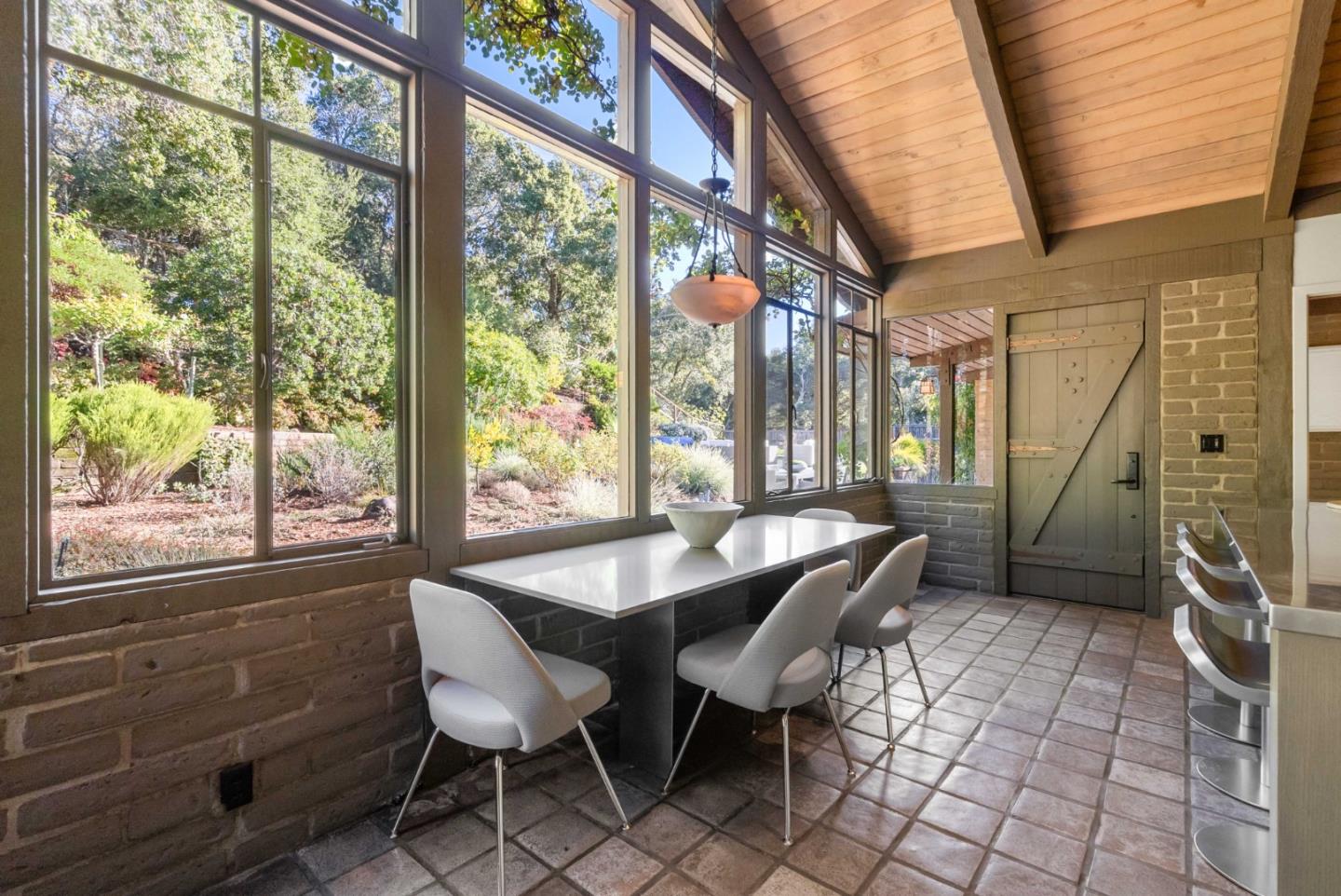 Detail Gallery Image 5 of 17 For 150 Grove Dr, Portola Valley,  CA 94028 - 4 Beds | 2/1 Baths