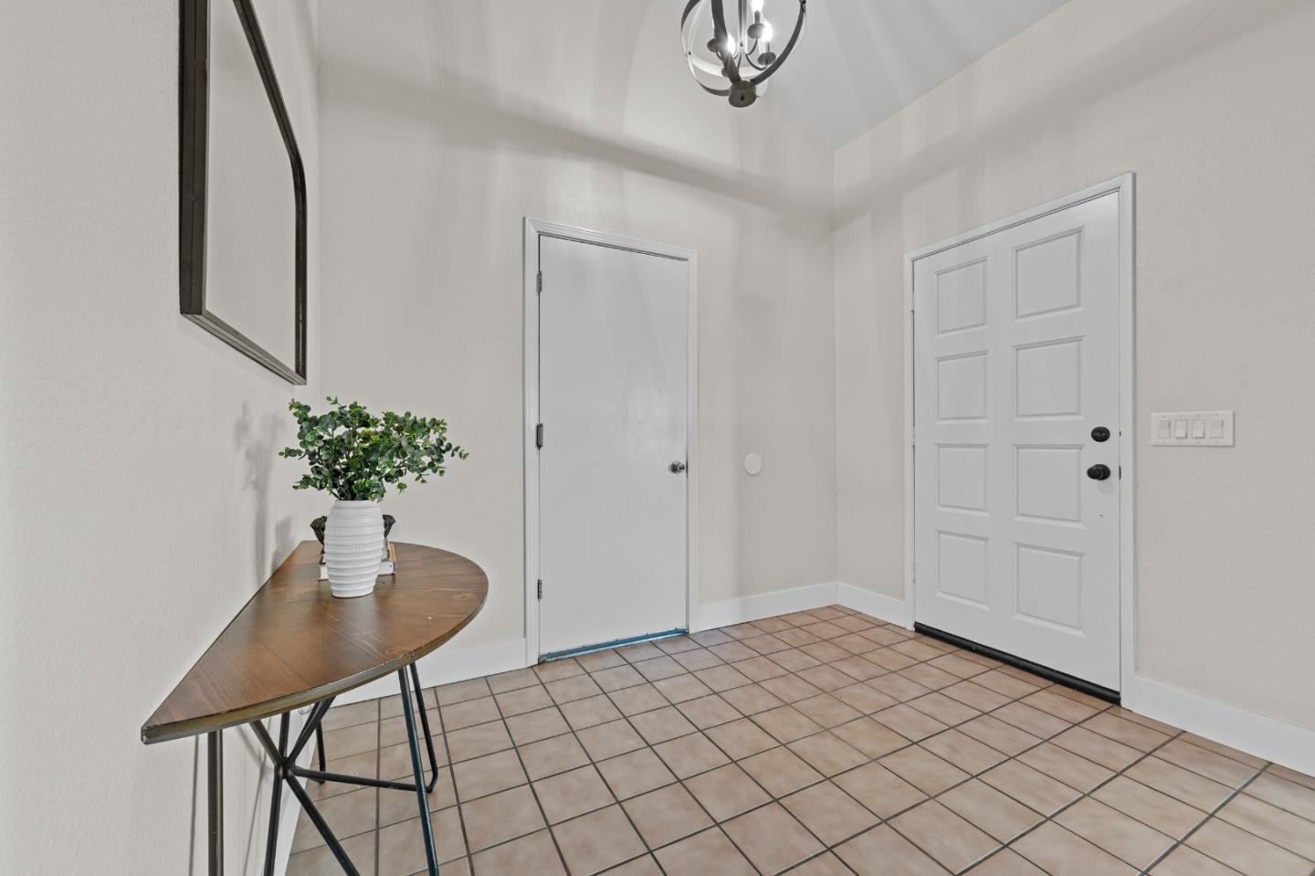 621 Clearview Dr, Hollister, CA 95023 photo 4