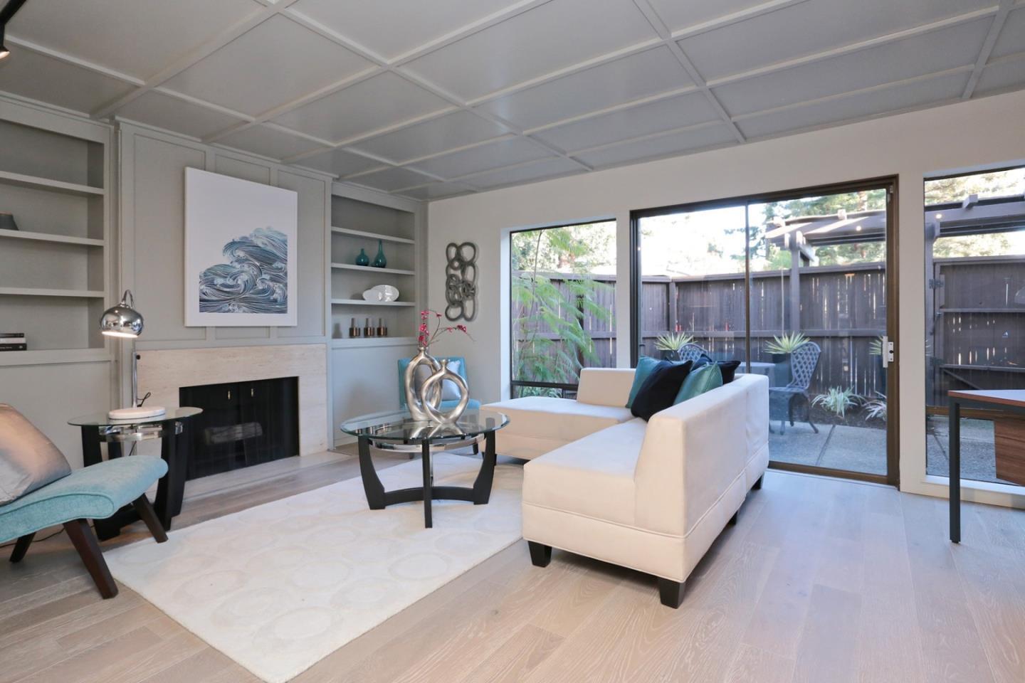 Detail Gallery Image 3 of 21 For 320 Poe St, Palo Alto,  CA 94301 - 2 Beds | 2/1 Baths