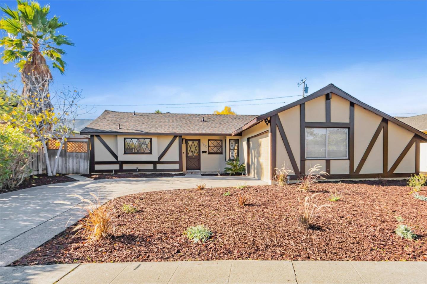 Detail Gallery Image 1 of 24 For 5569 Yale Dr, San Jose,  CA 95118 - 4 Beds | 2 Baths