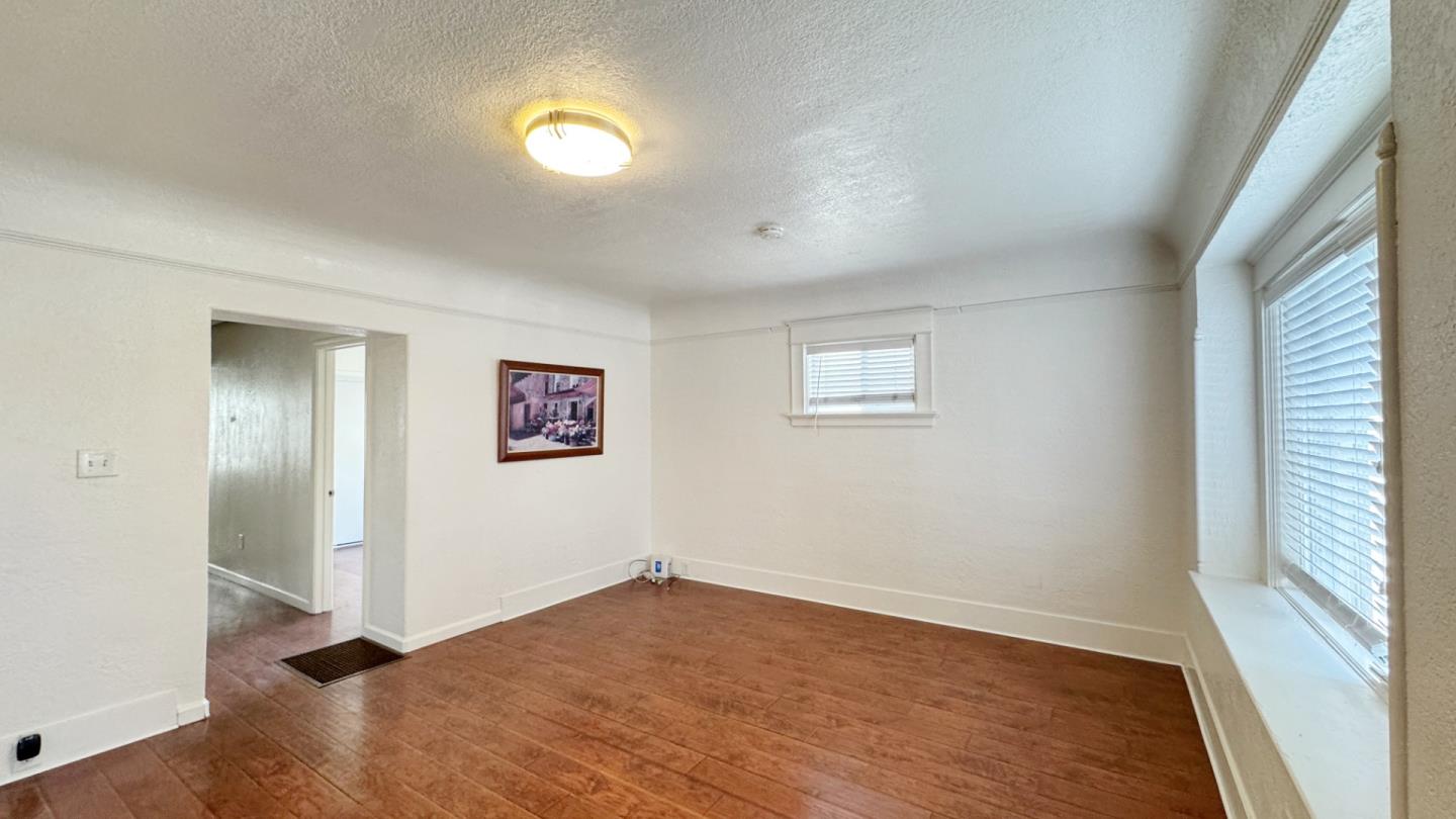 Detail Gallery Image 3 of 32 For 443 N 12th St, San Jose,  CA 95112 - 3 Beds | 2/1 Baths