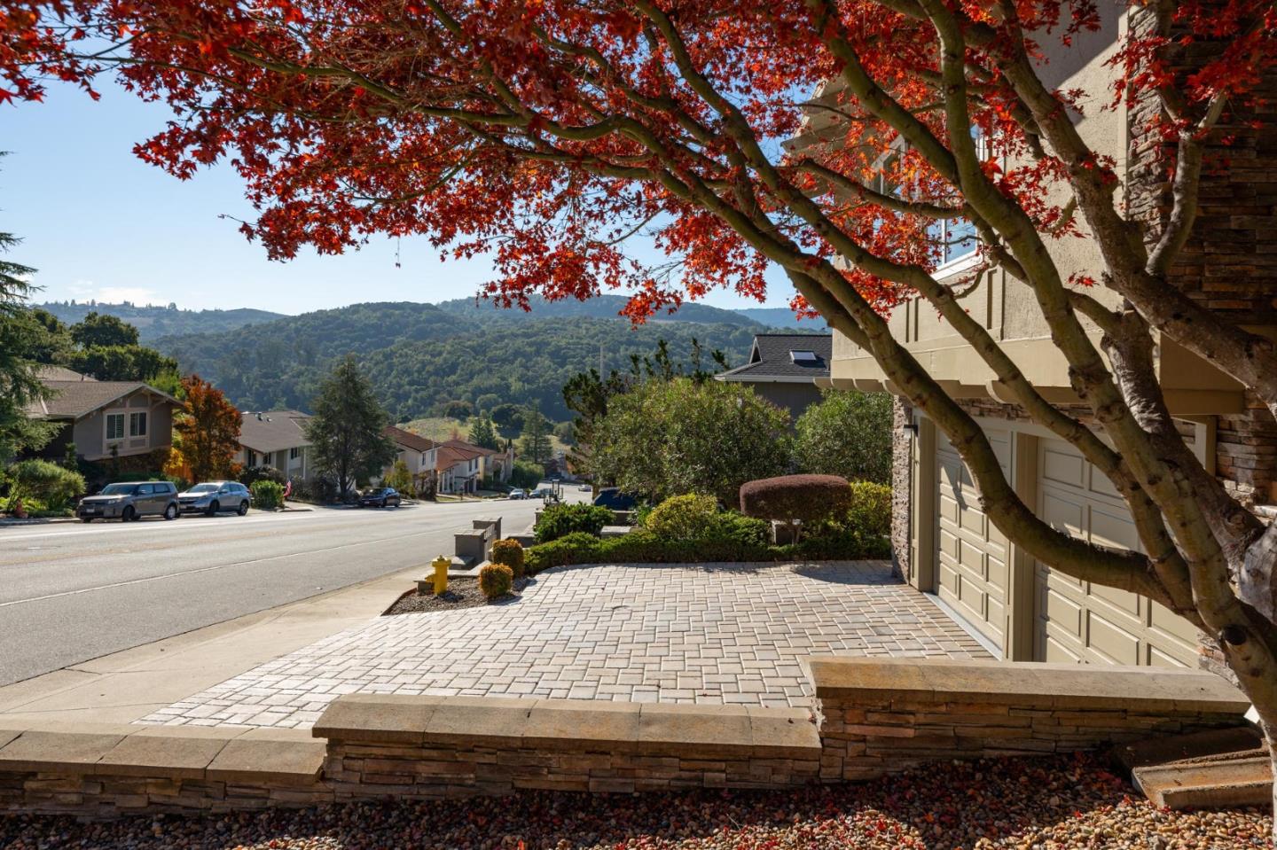 Detail Gallery Image 4 of 55 For 1318 Crestview Dr, San Carlos,  CA 94070 - 3 Beds | 2 Baths