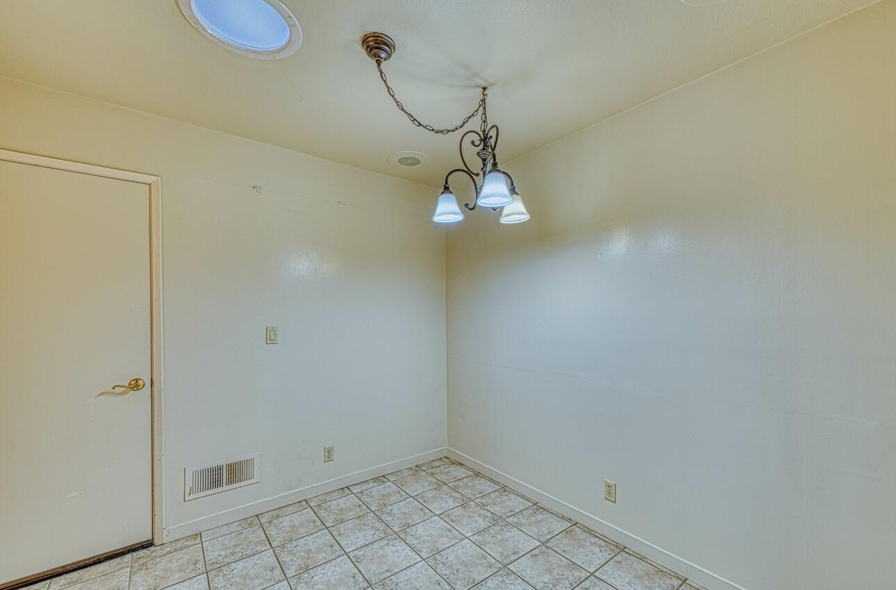 Detail Gallery Image 11 of 29 For 142 Nissen Rd #4,  Salinas,  CA 93901 - 2 Beds | 2 Baths