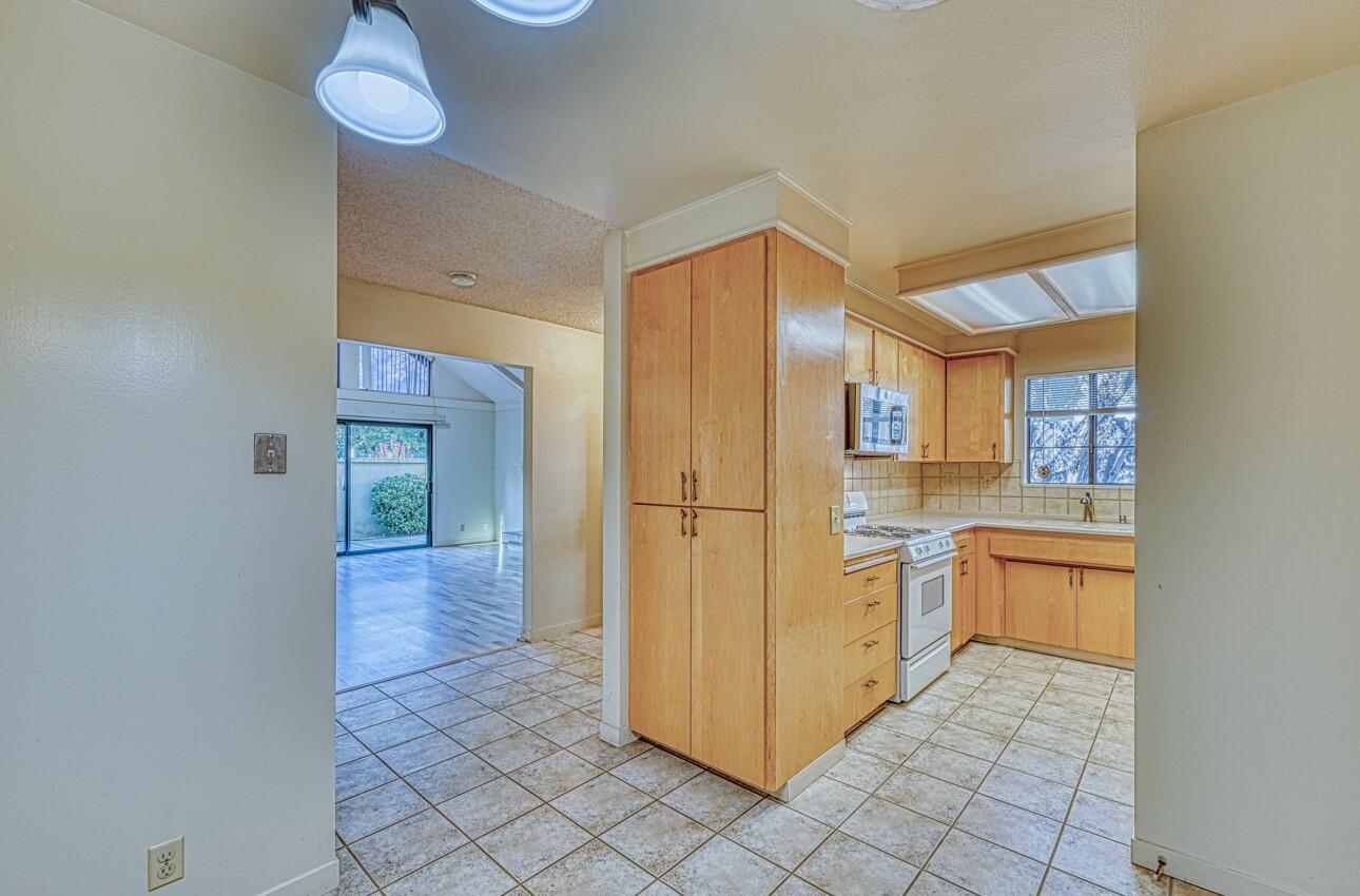 Detail Gallery Image 12 of 29 For 142 Nissen Rd #4,  Salinas,  CA 93901 - 2 Beds | 2 Baths