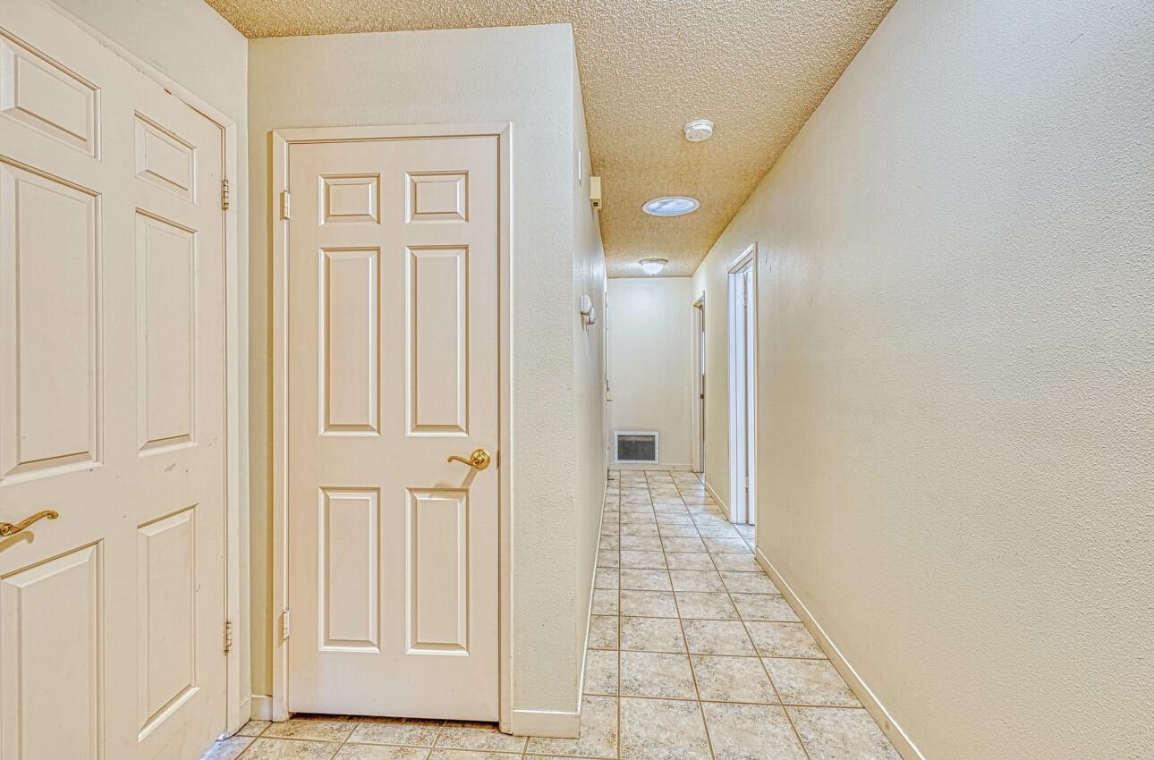 Detail Gallery Image 16 of 29 For 142 Nissen Rd #4,  Salinas,  CA 93901 - 2 Beds | 2 Baths