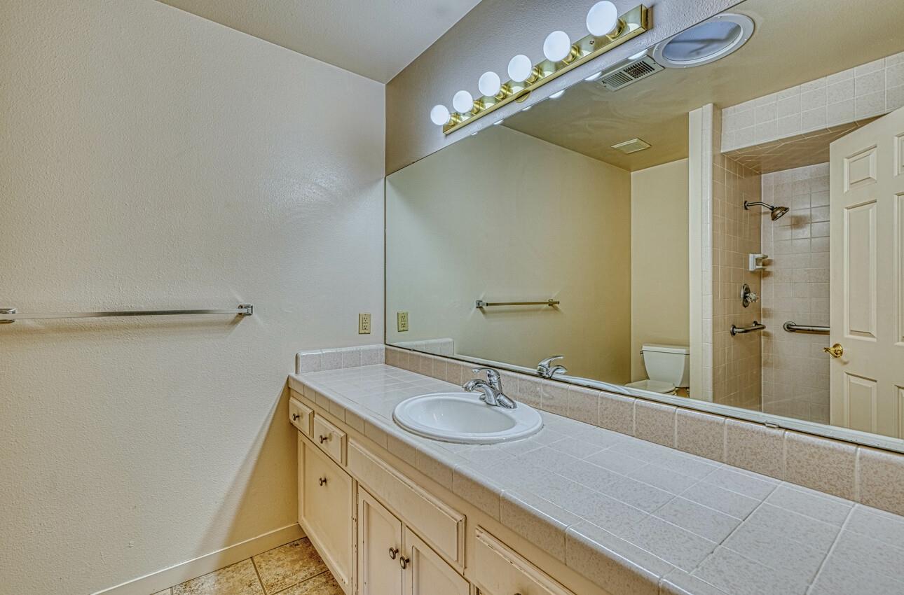 Detail Gallery Image 22 of 29 For 142 Nissen Rd #4,  Salinas,  CA 93901 - 2 Beds | 2 Baths