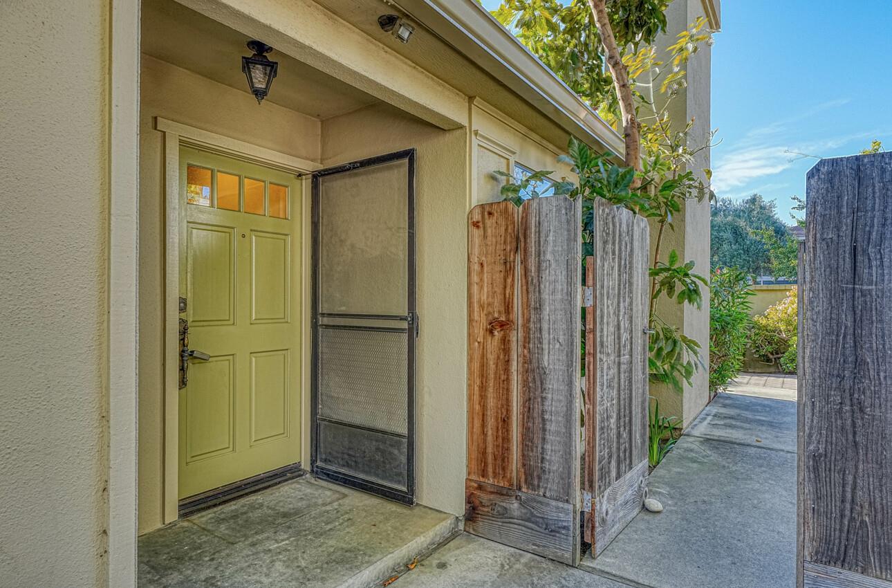 Detail Gallery Image 3 of 29 For 142 Nissen Rd #4,  Salinas,  CA 93901 - 2 Beds | 2 Baths