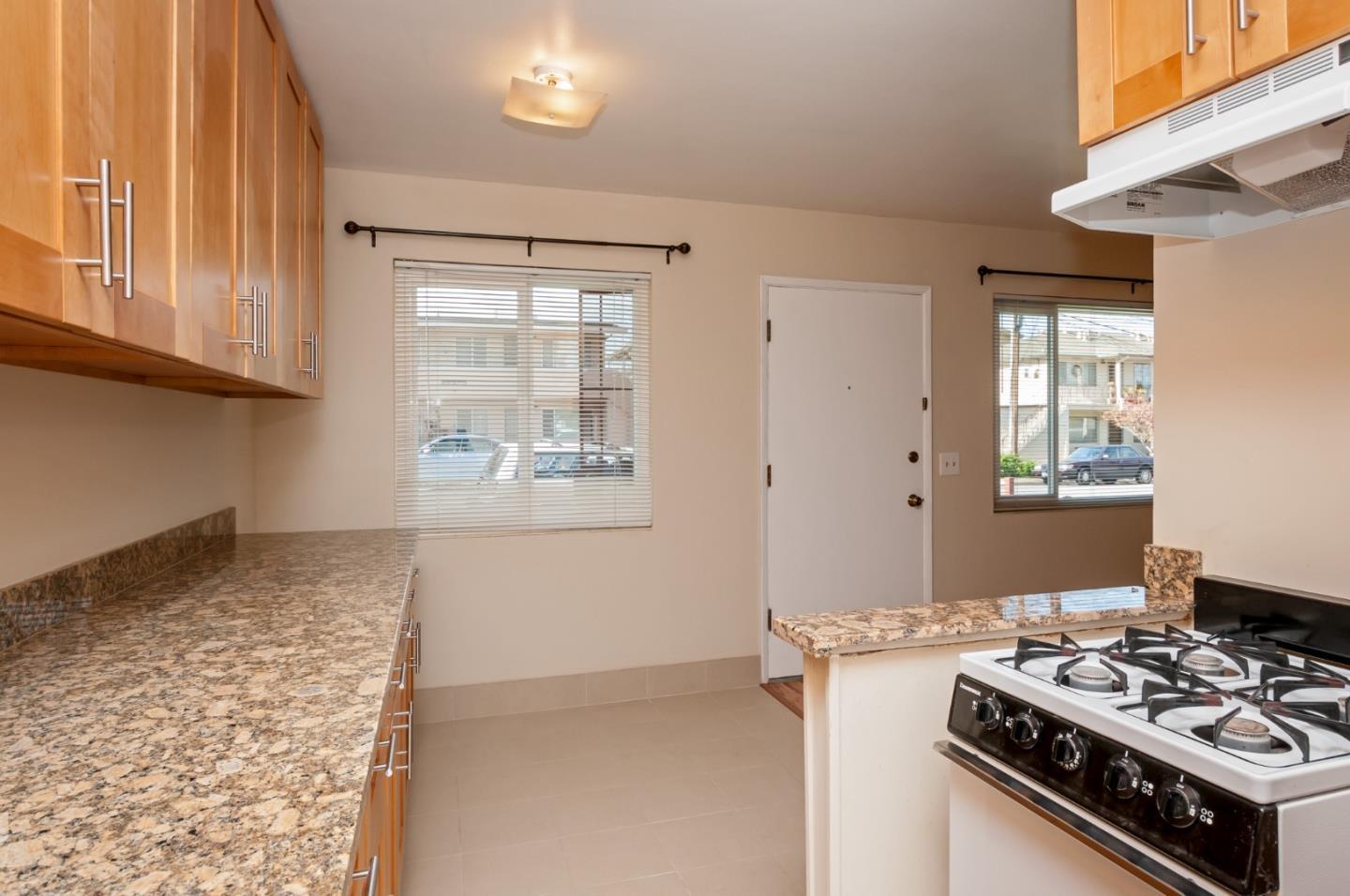 Detail Gallery Image 11 of 16 For 4 E 41st Pl #D,  San Mateo,  CA 94403 - 1 Beds | 1 Baths