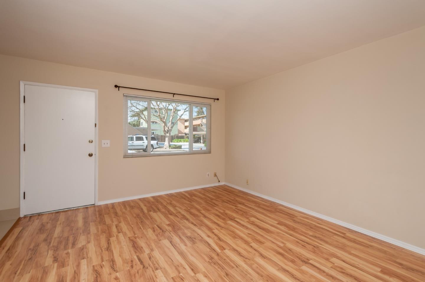 Detail Gallery Image 14 of 16 For 4 E 41st Pl #D,  San Mateo,  CA 94403 - 1 Beds | 1 Baths