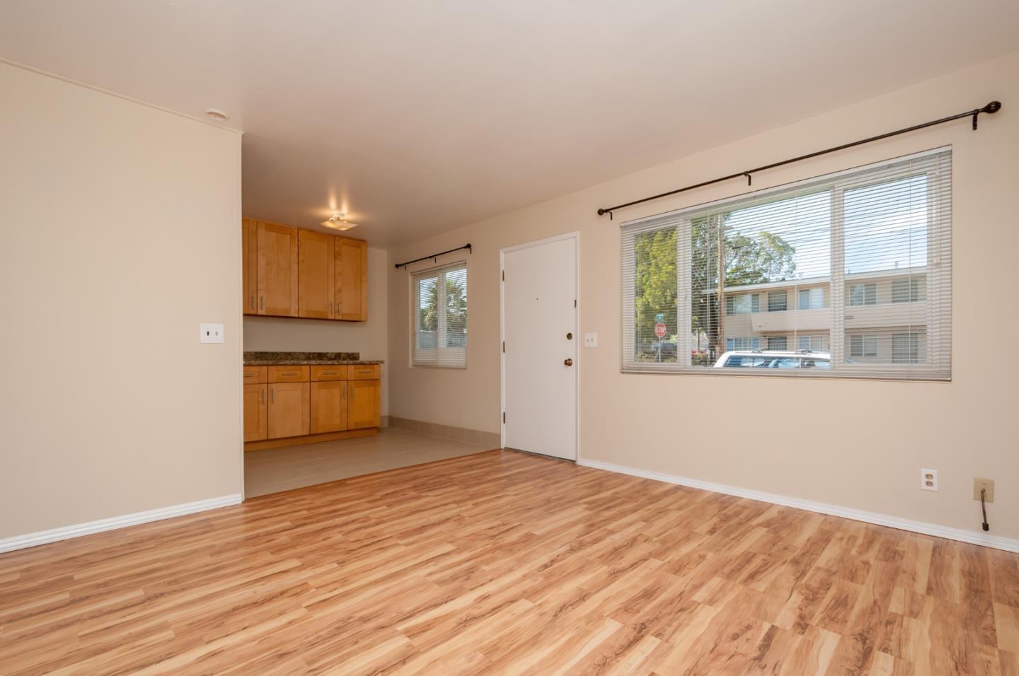 Detail Gallery Image 6 of 16 For 4 E 41st Pl #D,  San Mateo,  CA 94403 - 1 Beds | 1 Baths