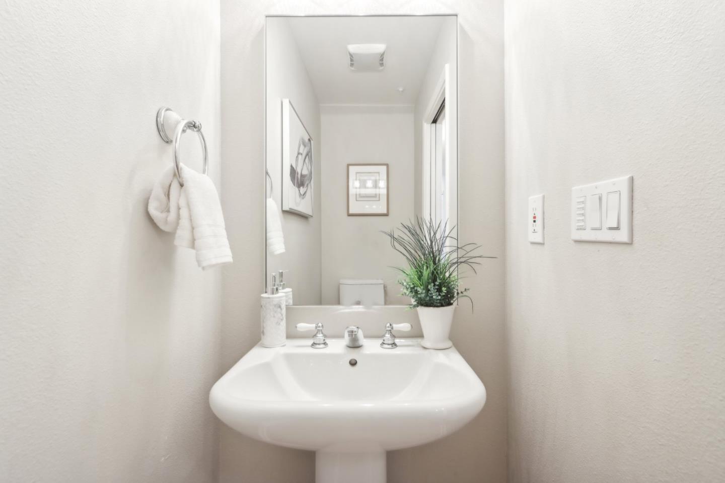 Detail Gallery Image 12 of 34 For 600 Willow Rd #3,  Menlo Park,  CA 94025 - 2 Beds | 2/1 Baths