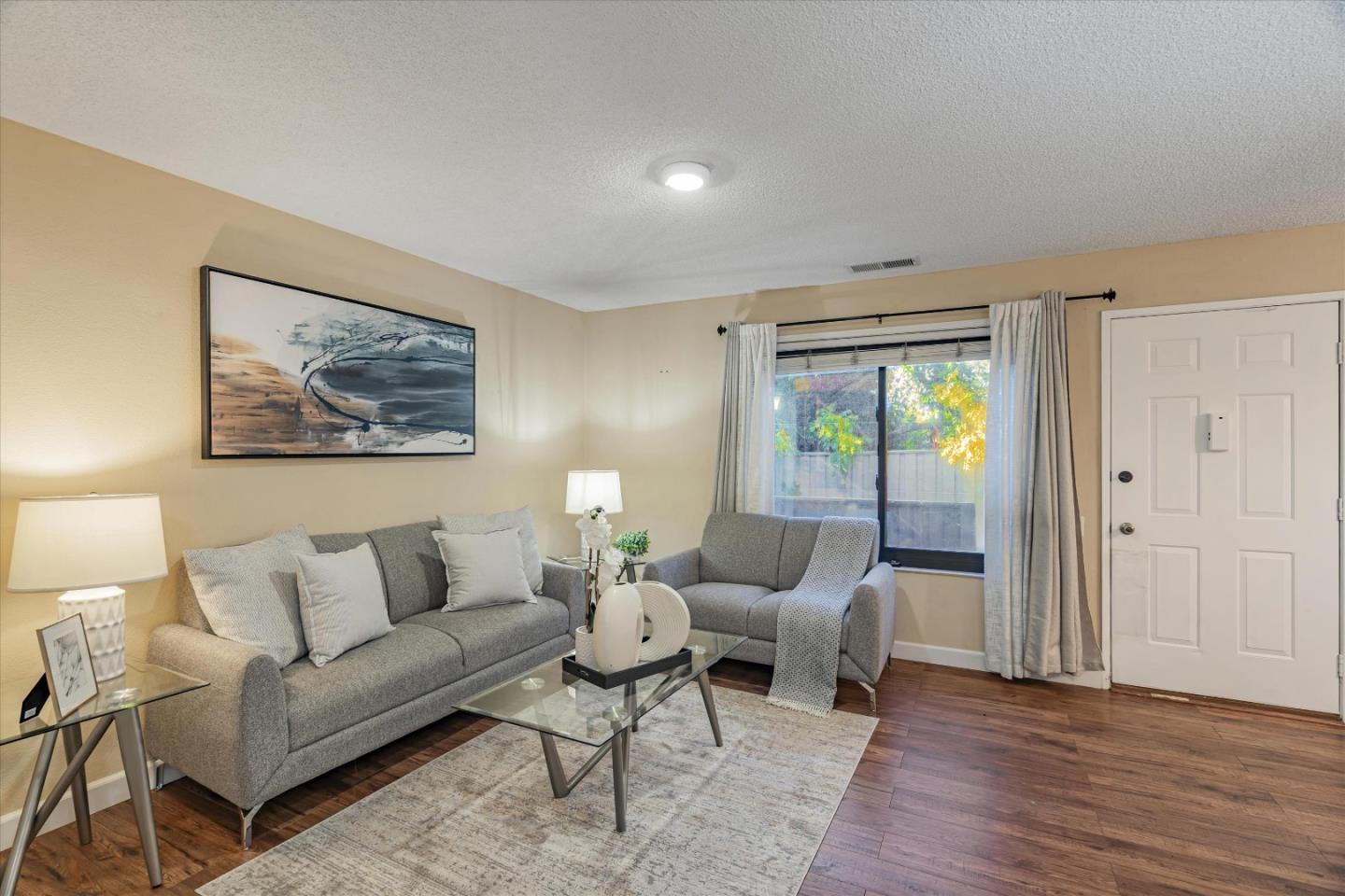 Detail Gallery Image 3 of 26 For 93 Kenbrook Cir, San Jose,  CA 95111 - 2 Beds | 1/1 Baths