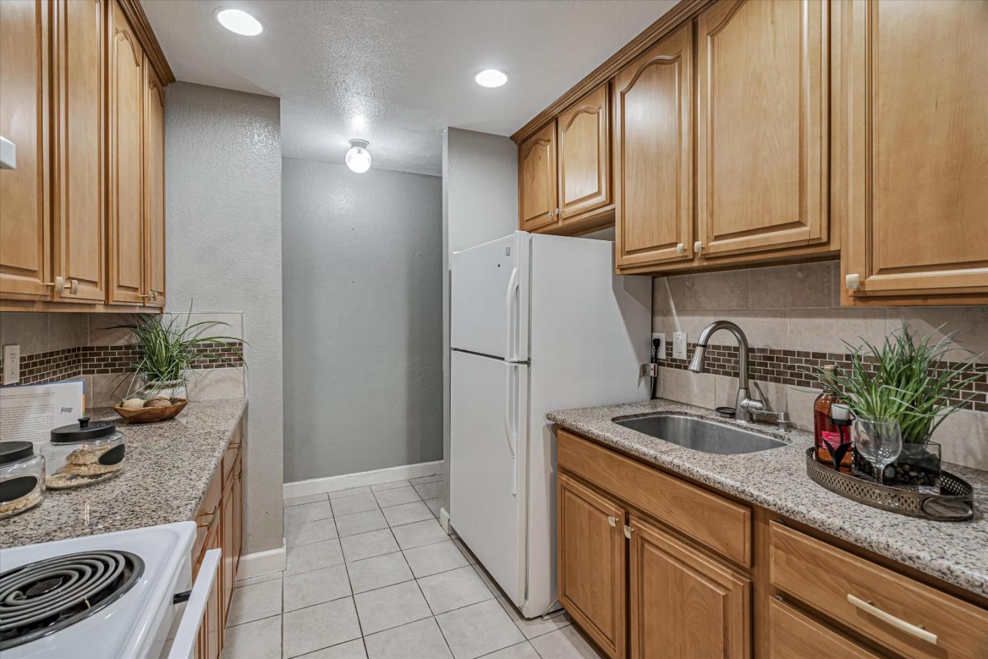 Detail Gallery Image 5 of 26 For 93 Kenbrook Cir, San Jose,  CA 95111 - 2 Beds | 1/1 Baths