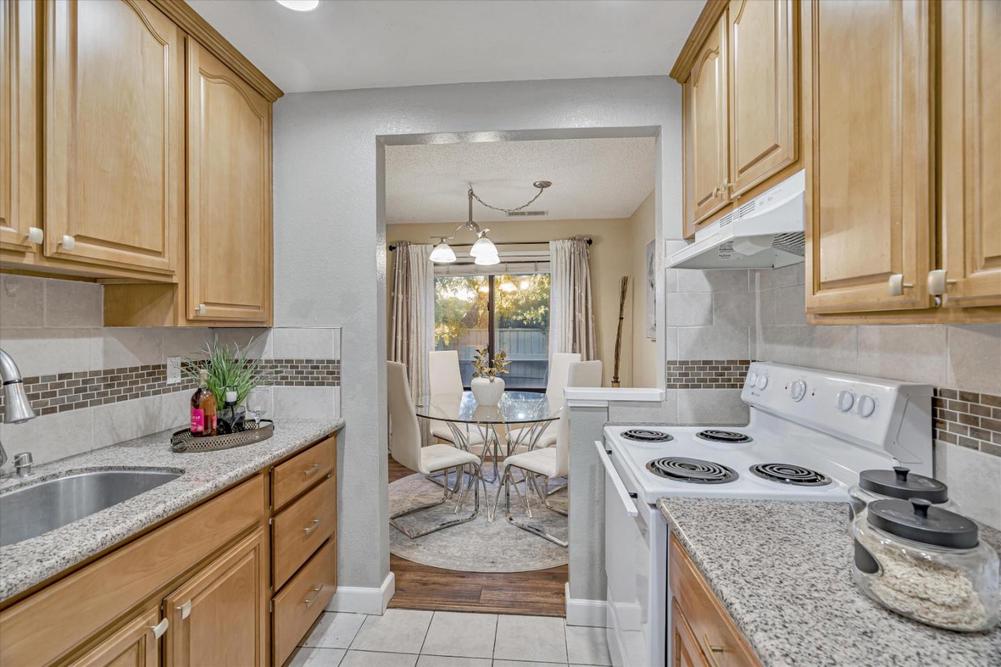 Detail Gallery Image 6 of 26 For 93 Kenbrook Cir, San Jose,  CA 95111 - 2 Beds | 1/1 Baths