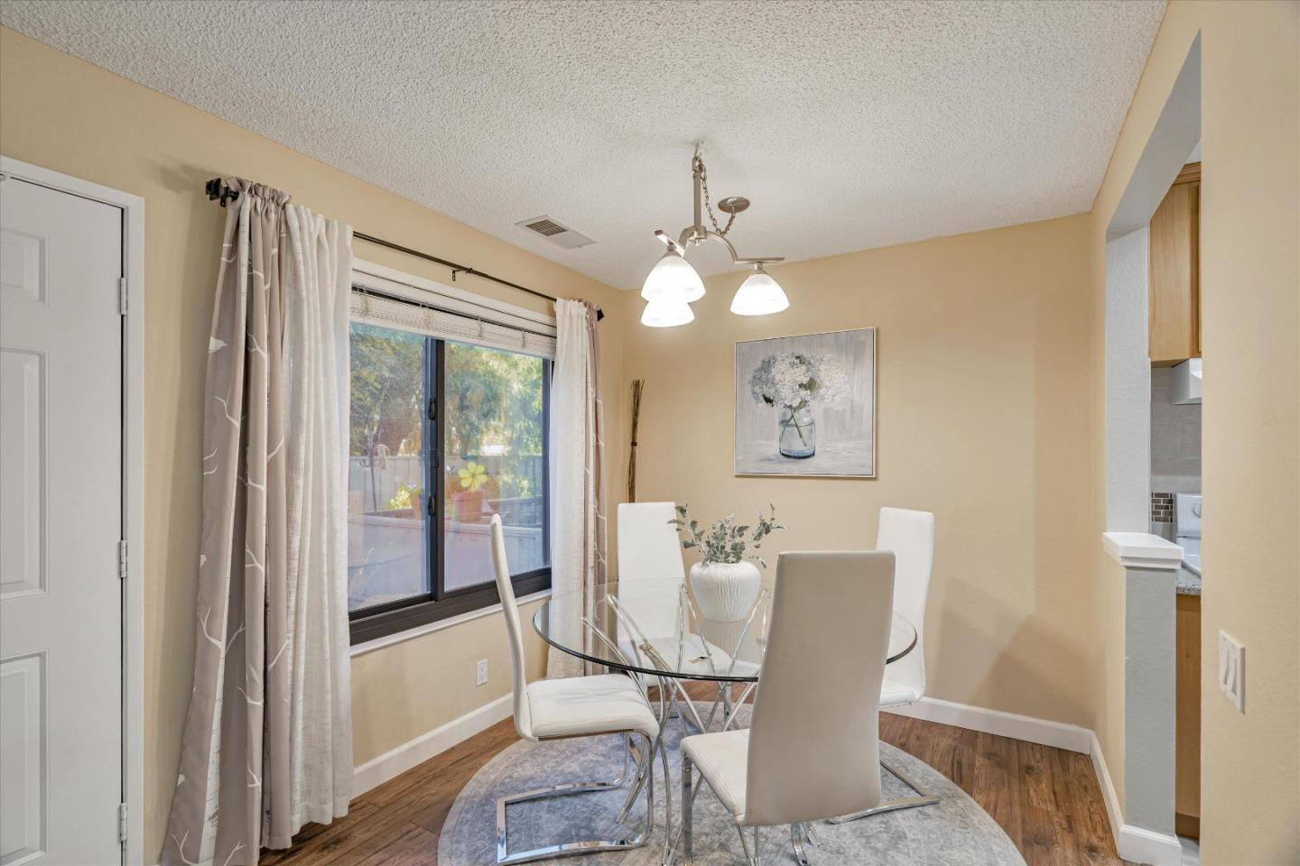 Detail Gallery Image 8 of 26 For 93 Kenbrook Cir, San Jose,  CA 95111 - 2 Beds | 1/1 Baths