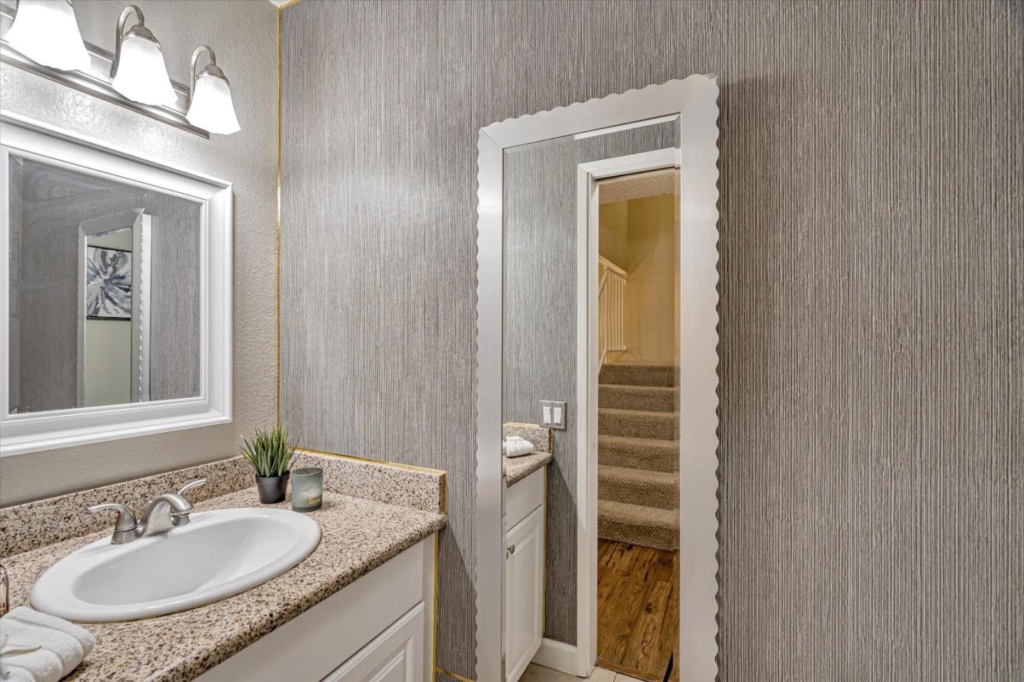 Detail Gallery Image 9 of 26 For 93 Kenbrook Cir, San Jose,  CA 95111 - 2 Beds | 1/1 Baths