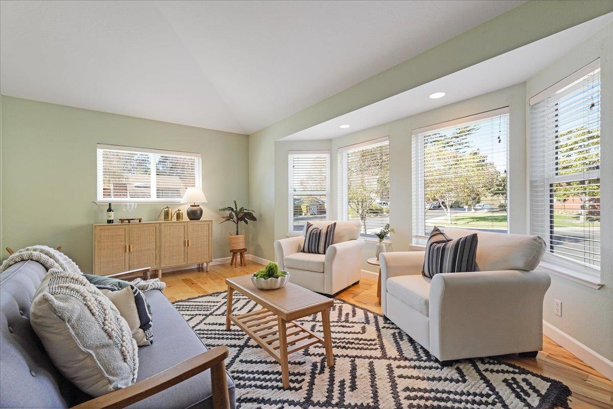 Detail Gallery Image 5 of 35 For 2840 Wimbledon Dr, Aptos,  CA 95003 - 3 Beds | 2/1 Baths