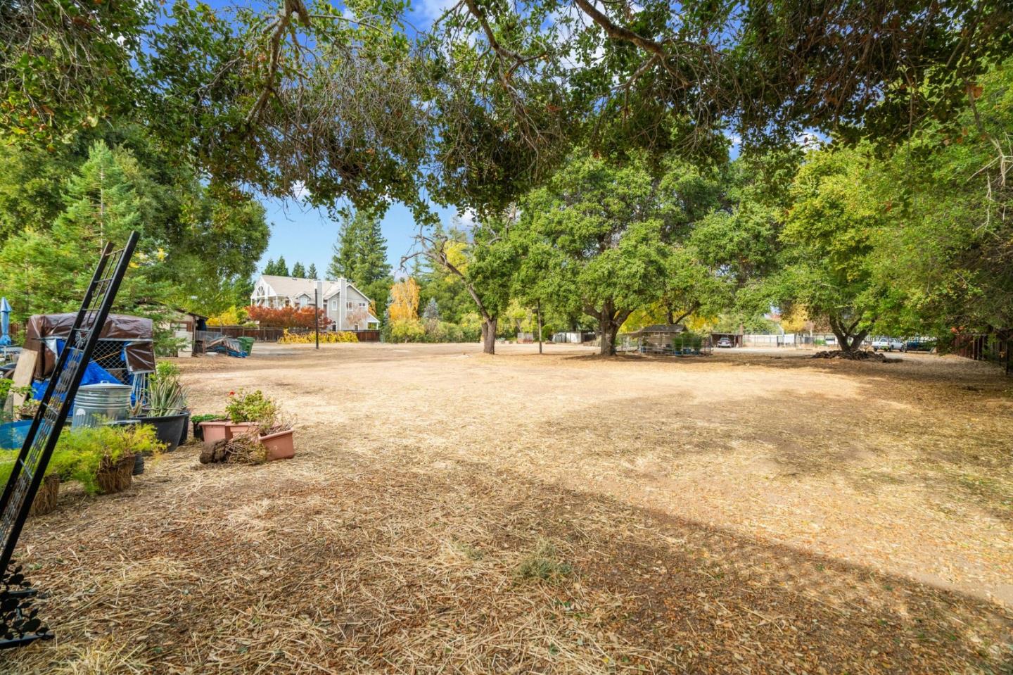 Detail Gallery Image 9 of 17 For 17105 Pine Ave, Los Gatos,  CA 95032 - 4 Beds | 3 Baths