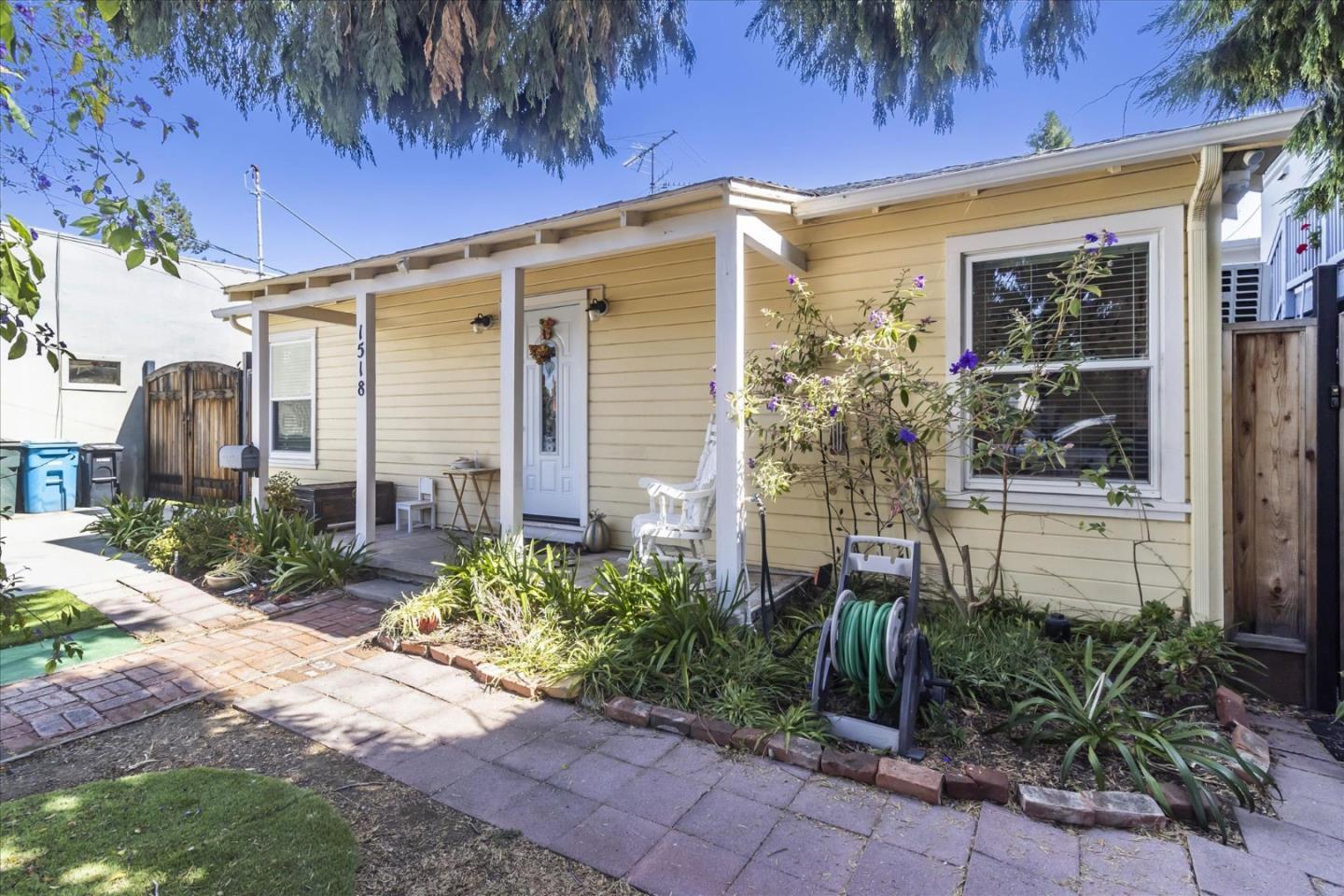 Detail Gallery Image 2 of 15 For 1518 Stafford St, Redwood City,  CA 94063 - 3 Beds | 1/1 Baths