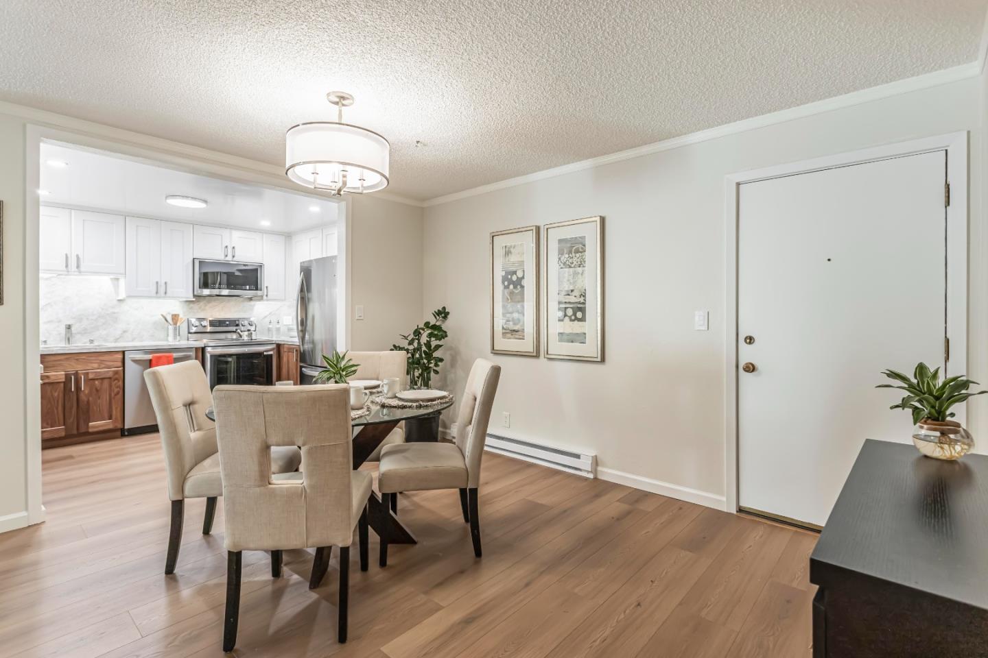 Detail Gallery Image 15 of 66 For 1033 Crestview Dr #309,  Mountain View,  CA 94040 - 2 Beds | 2 Baths