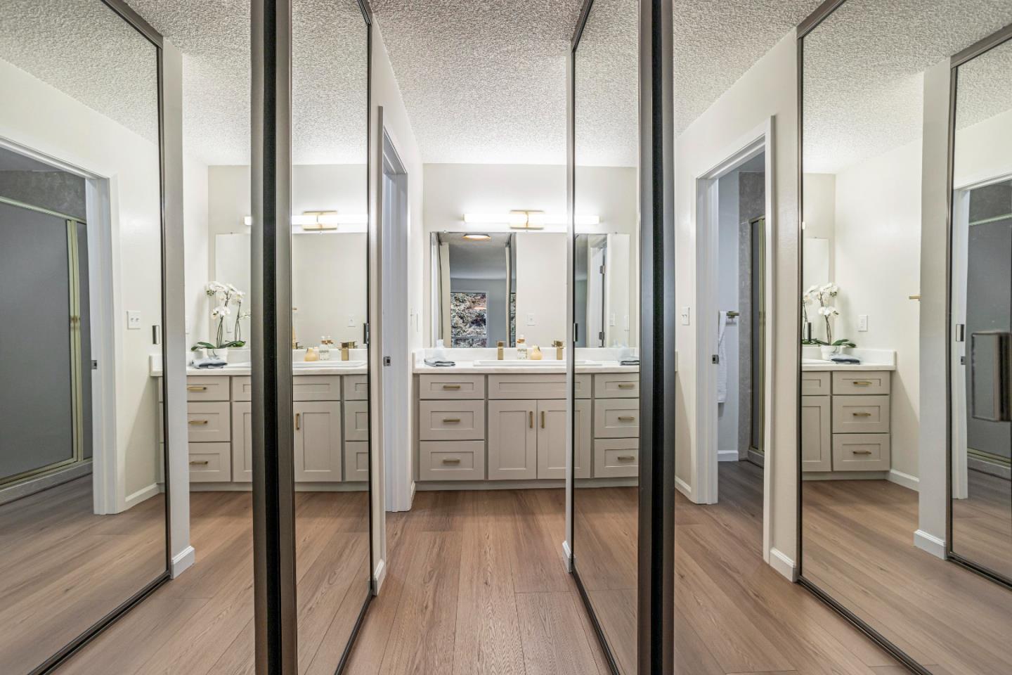 Detail Gallery Image 27 of 66 For 1033 Crestview Dr #309,  Mountain View,  CA 94040 - 2 Beds | 2 Baths