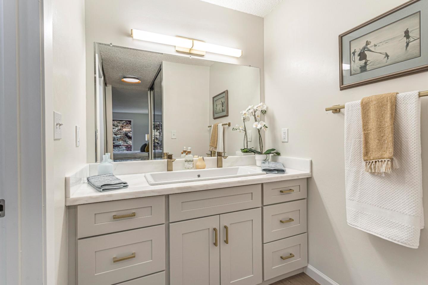 Detail Gallery Image 29 of 66 For 1033 Crestview Dr #309,  Mountain View,  CA 94040 - 2 Beds | 2 Baths