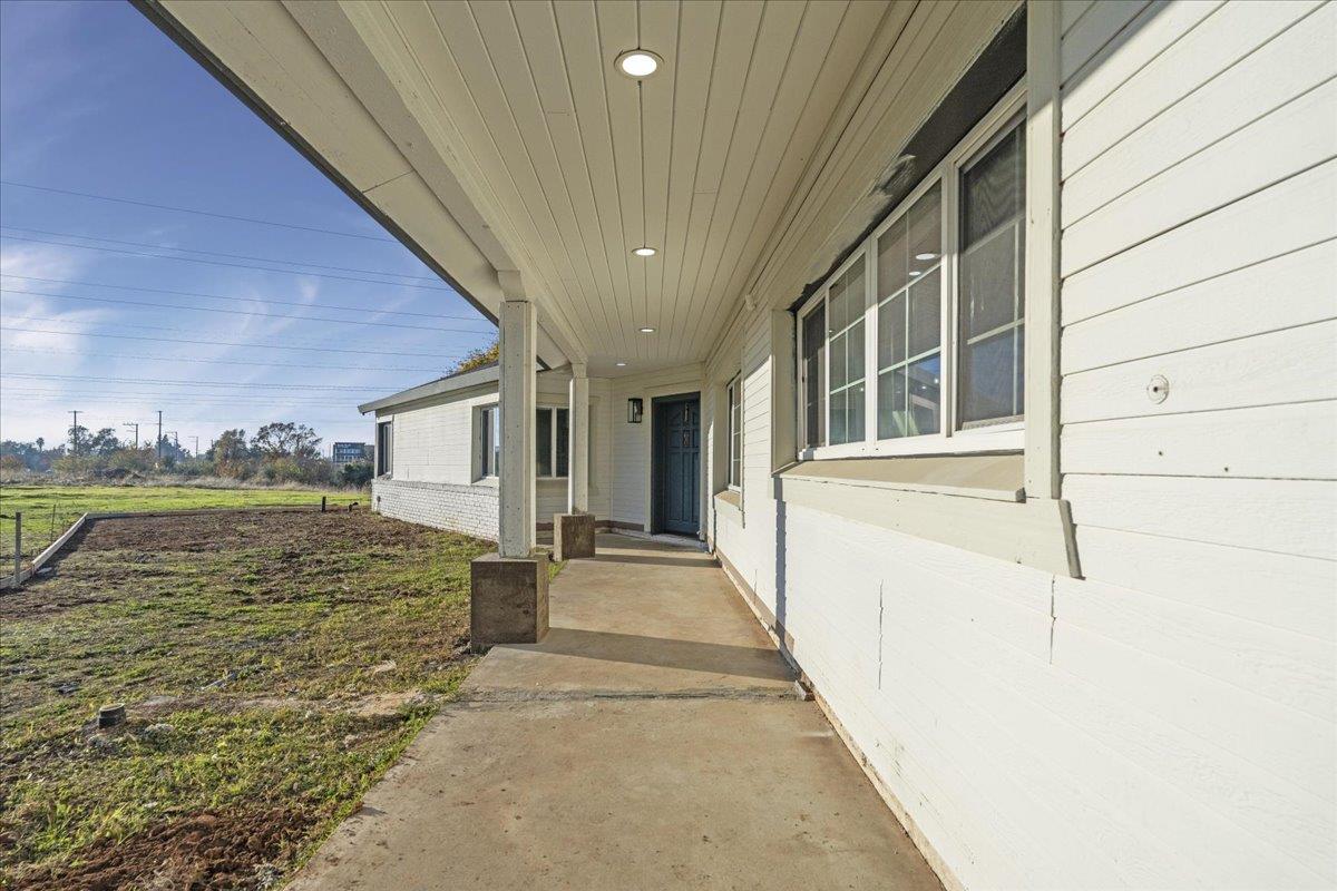 Detail Gallery Image 6 of 43 For 9350 Bond Rd, Elk Grove,  CA 95624 - 3 Beds | 2 Baths