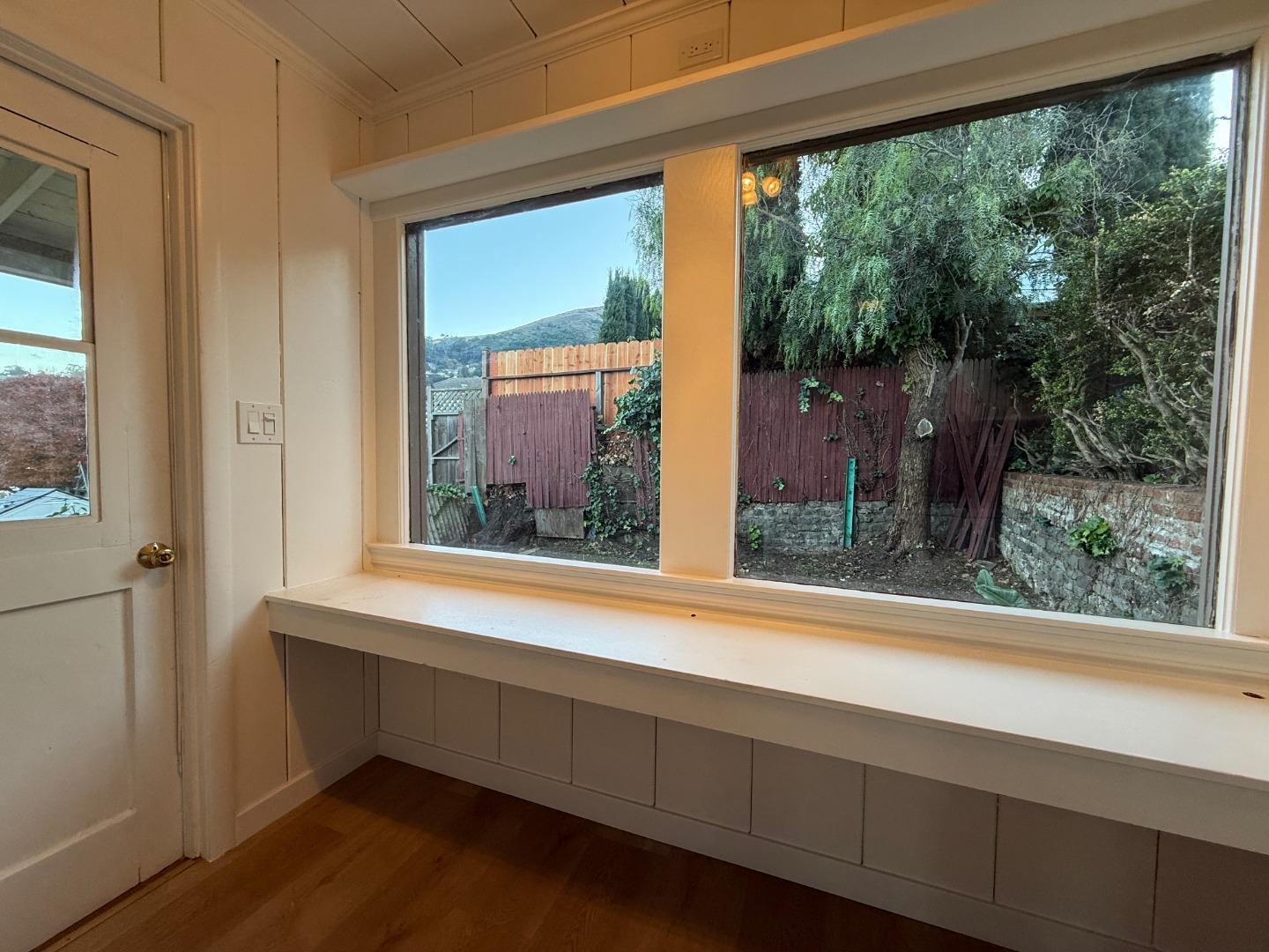 Detail Gallery Image 7 of 16 For 465 Mariposa St, Brisbane,  CA 94005 - 2 Beds | 1 Baths