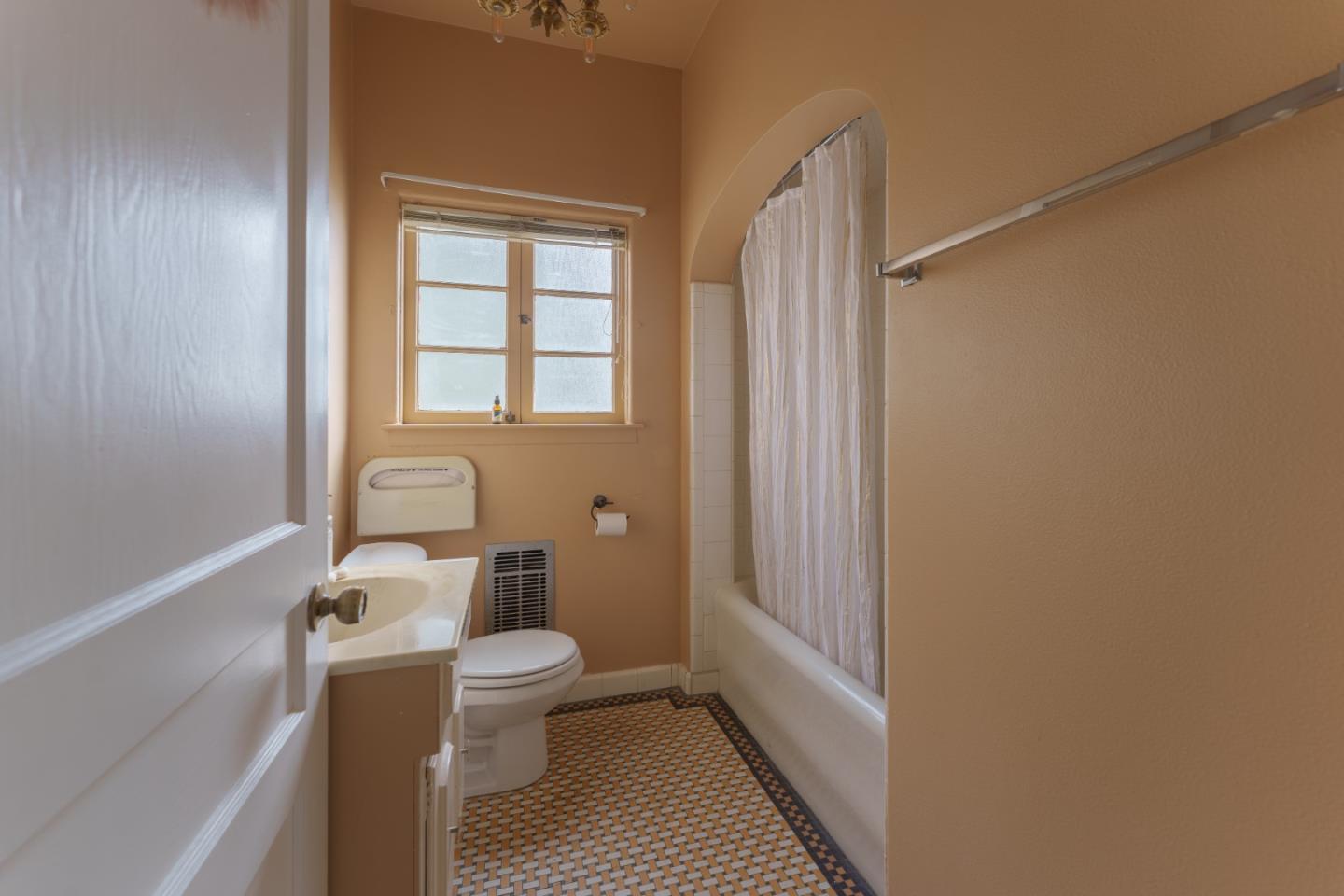 Detail Gallery Image 17 of 33 For 158 Central Ave, Salinas,  CA 93901 - – Beds | – Baths