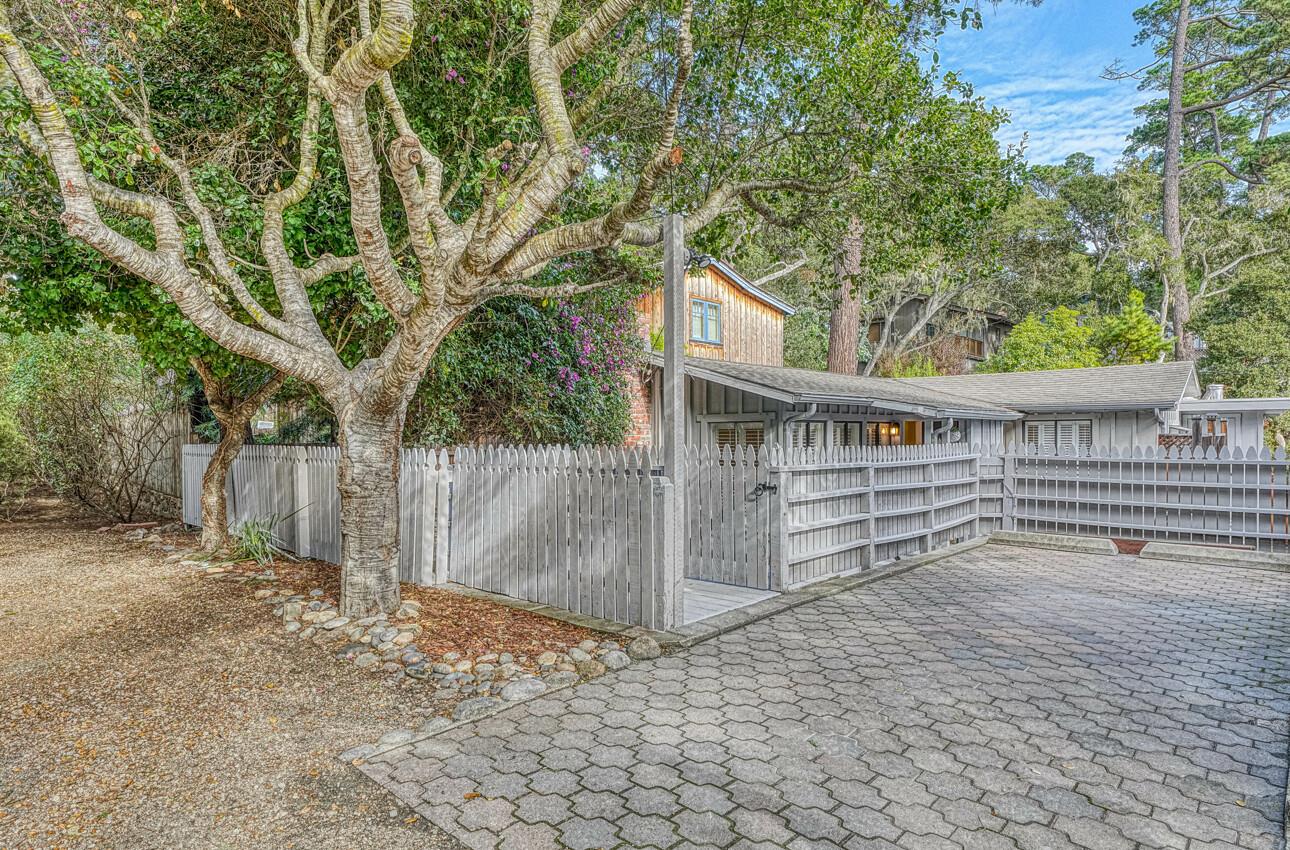 Detail Gallery Image 2 of 40 For 0 Junipero 2 South East of 10th Ave, Carmel,  CA 93923 - 3 Beds | 2 Baths