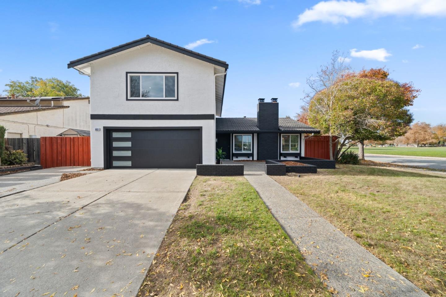 Detail Gallery Image 3 of 41 For 36321 Bridgepointe Dr, Newark,  CA 94560 - 4 Beds | 2/1 Baths