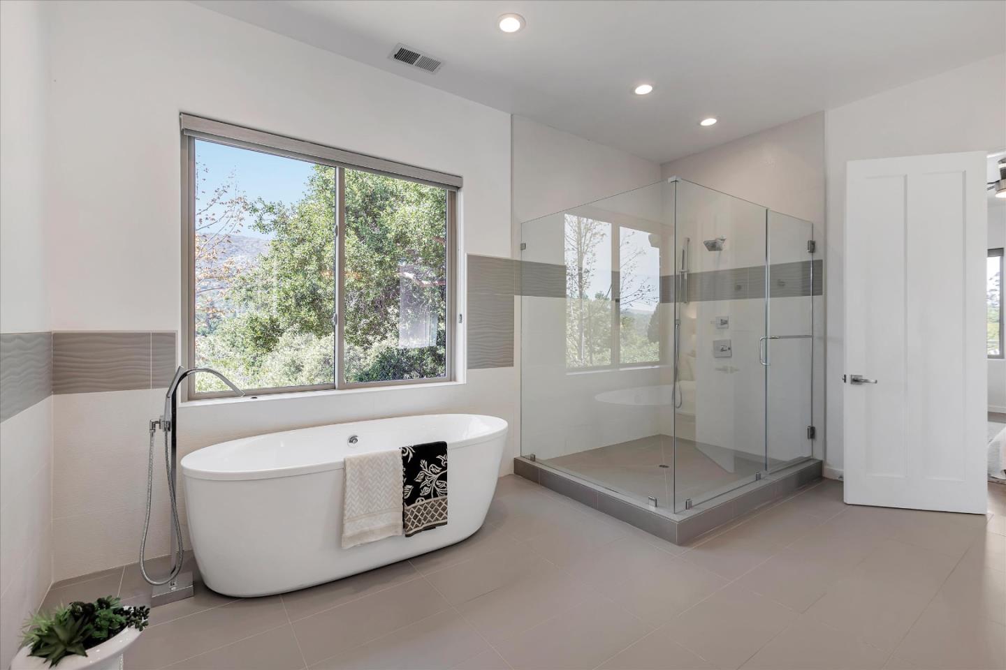 Detail Gallery Image 23 of 55 For 18335 Lexington Dr, Monte Sereno,  CA 95030 - 6 Beds | 5/1 Baths