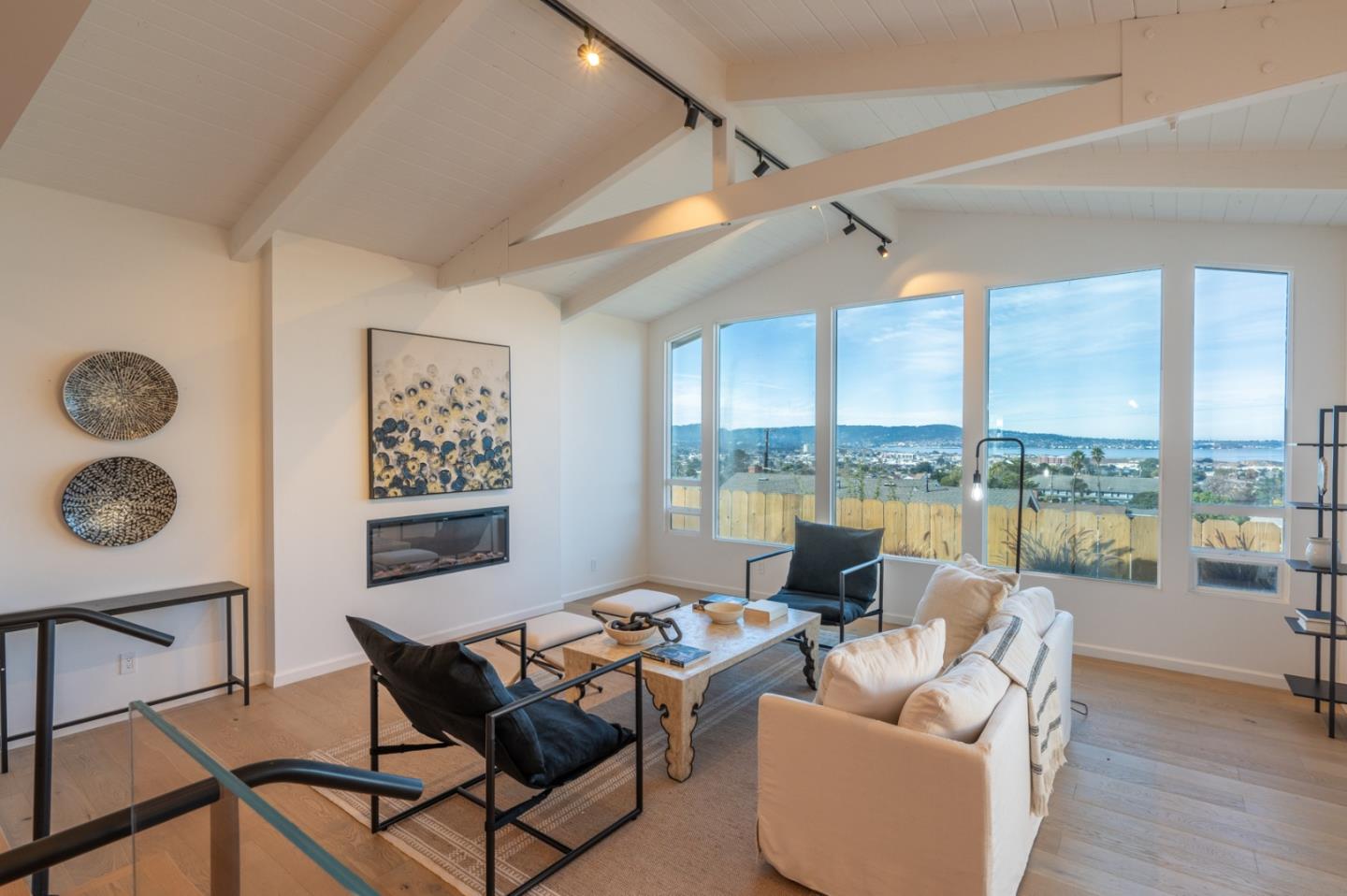 Detail Gallery Image 9 of 36 For 1931 Yosemite St, Seaside,  CA 93955 - 3 Beds | 2 Baths