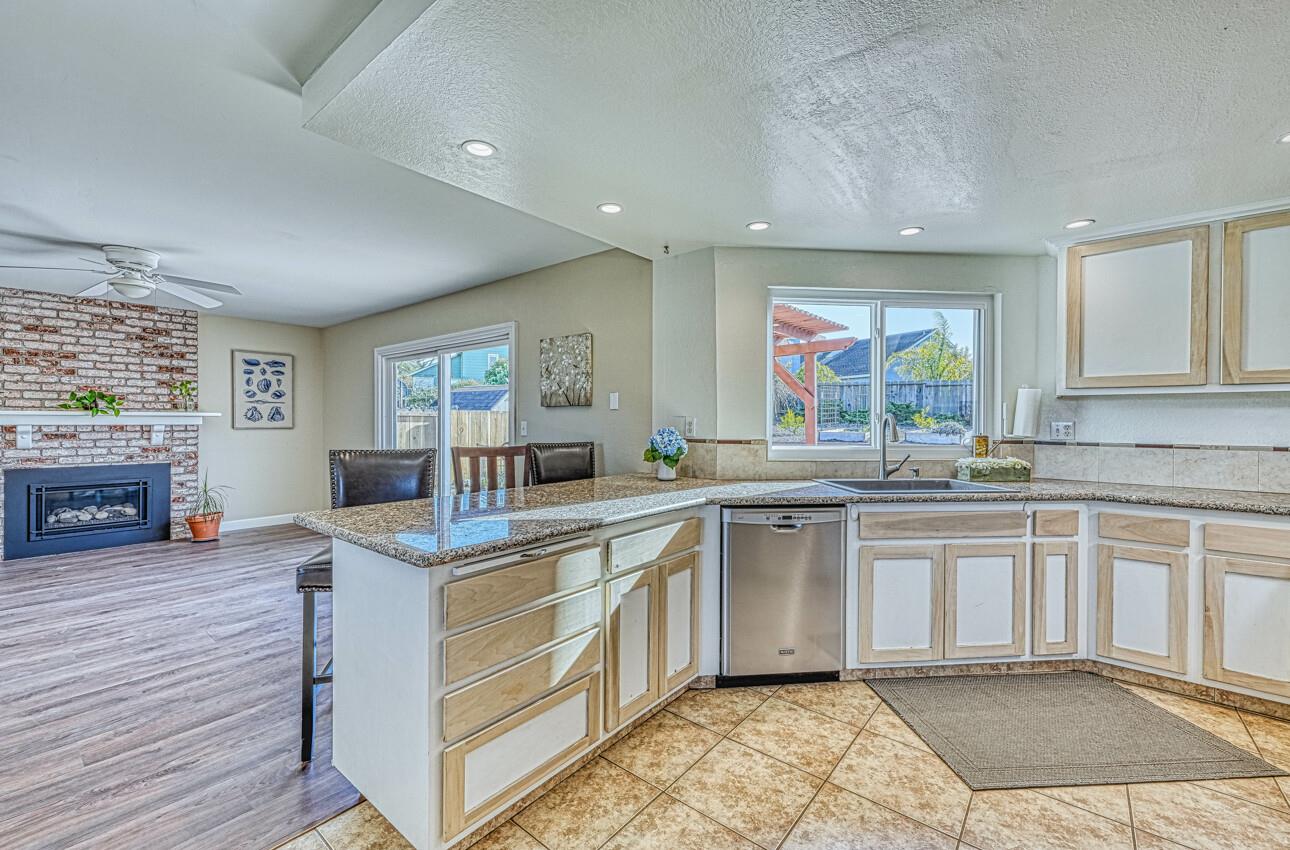 Detail Gallery Image 12 of 36 For 9760 Arrowleaf Trl, Salinas,  CA 93907 - 3 Beds | 2 Baths