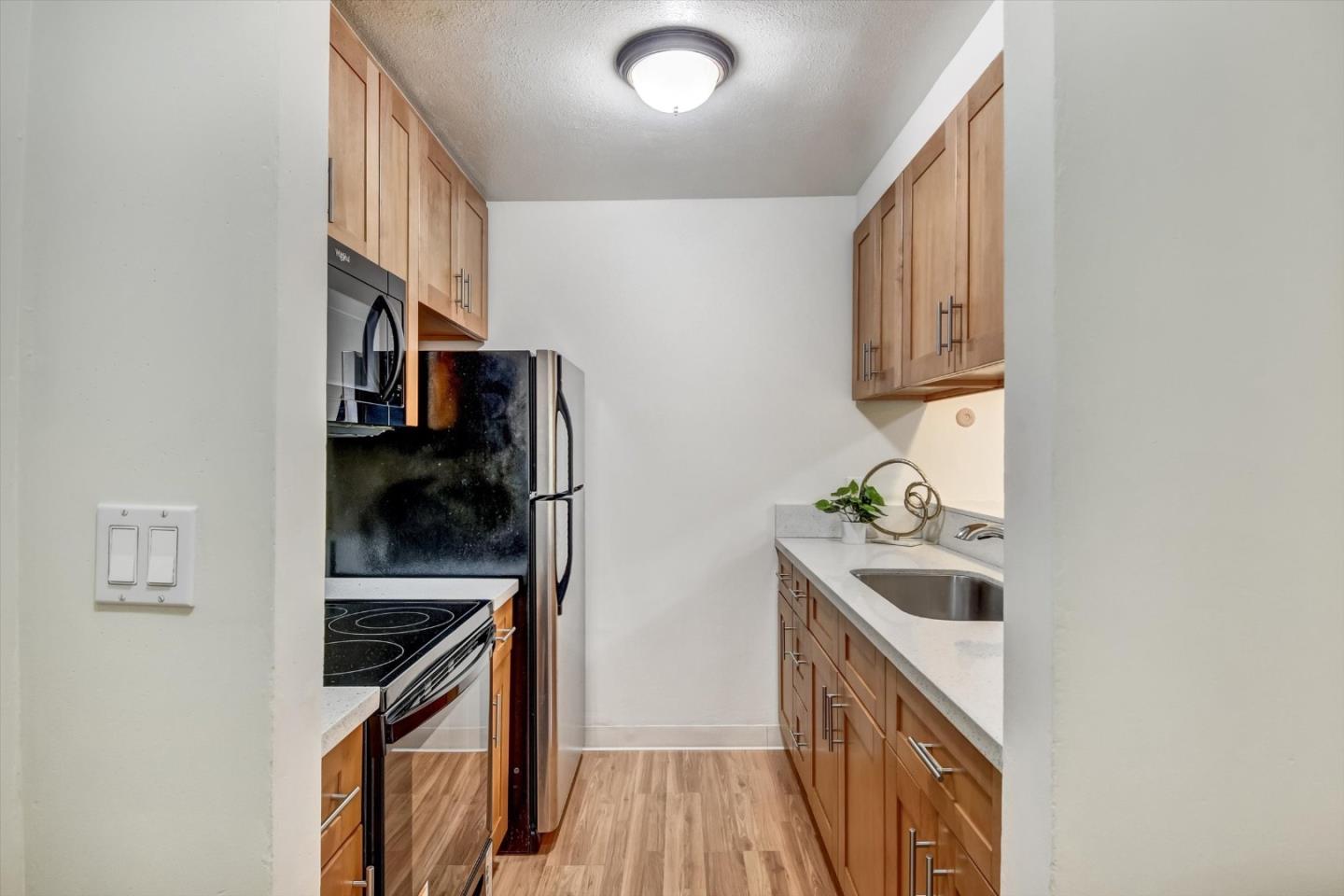 Detail Gallery Image 11 of 56 For 381 Half Moon Ln #106,  Daly City,  CA 94015 - 2 Beds | 1/1 Baths