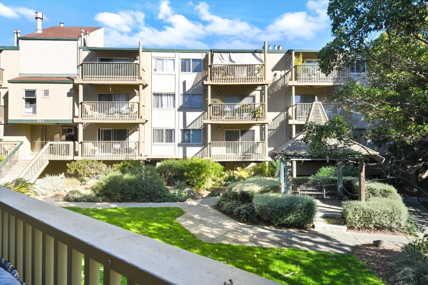 Detail Gallery Image 33 of 56 For 381 Half Moon Ln #106,  Daly City,  CA 94015 - 2 Beds | 1/1 Baths