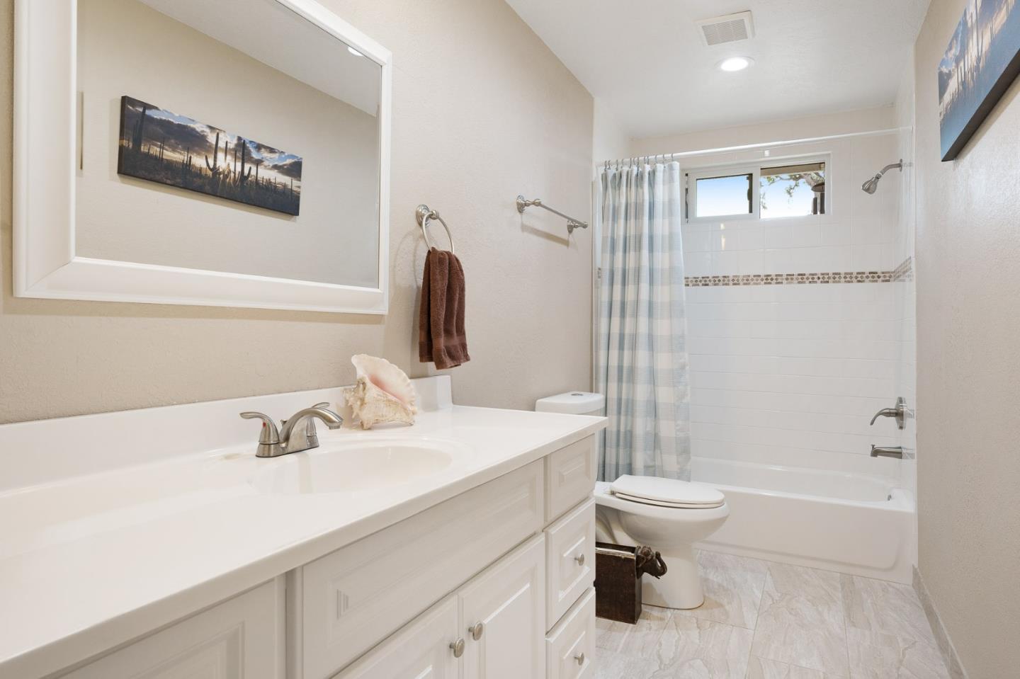 Detail Gallery Image 13 of 29 For 6935 Long Valley Spur, Castroville,  CA 95012 - 3 Beds | 2 Baths