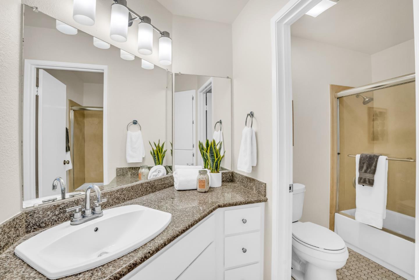 Detail Gallery Image 15 of 22 For 245 Shadow Dance Dr, San Jose,  CA 95110 - 2 Beds | 2 Baths