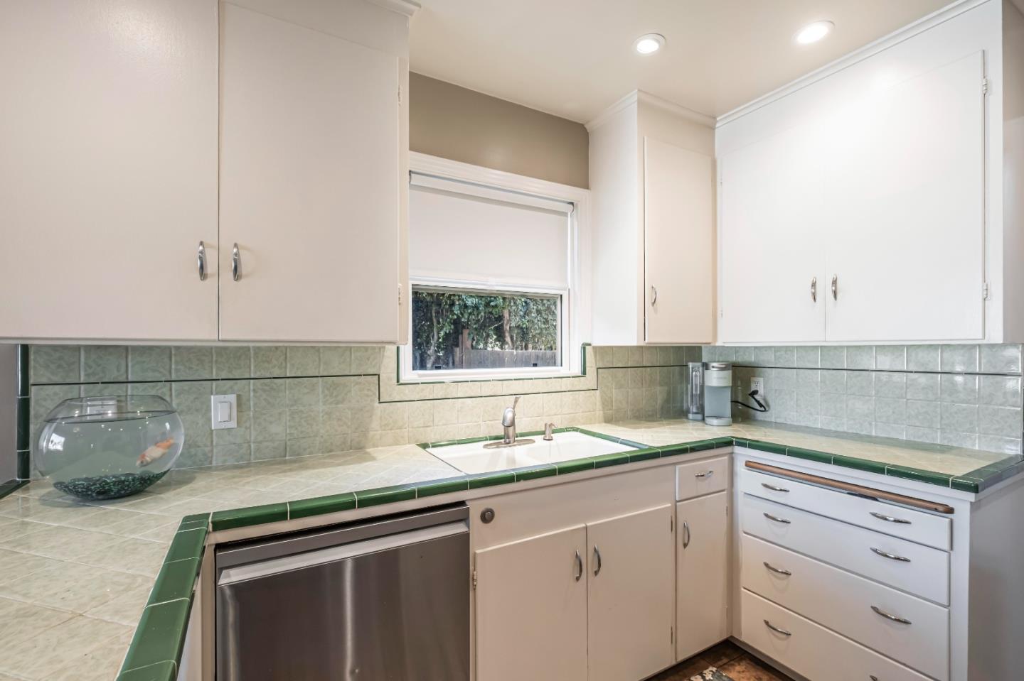 Detail Gallery Image 14 of 36 For 115 Belvedere Ter, Santa Cruz,  CA 95062 - 2 Beds | 2 Baths