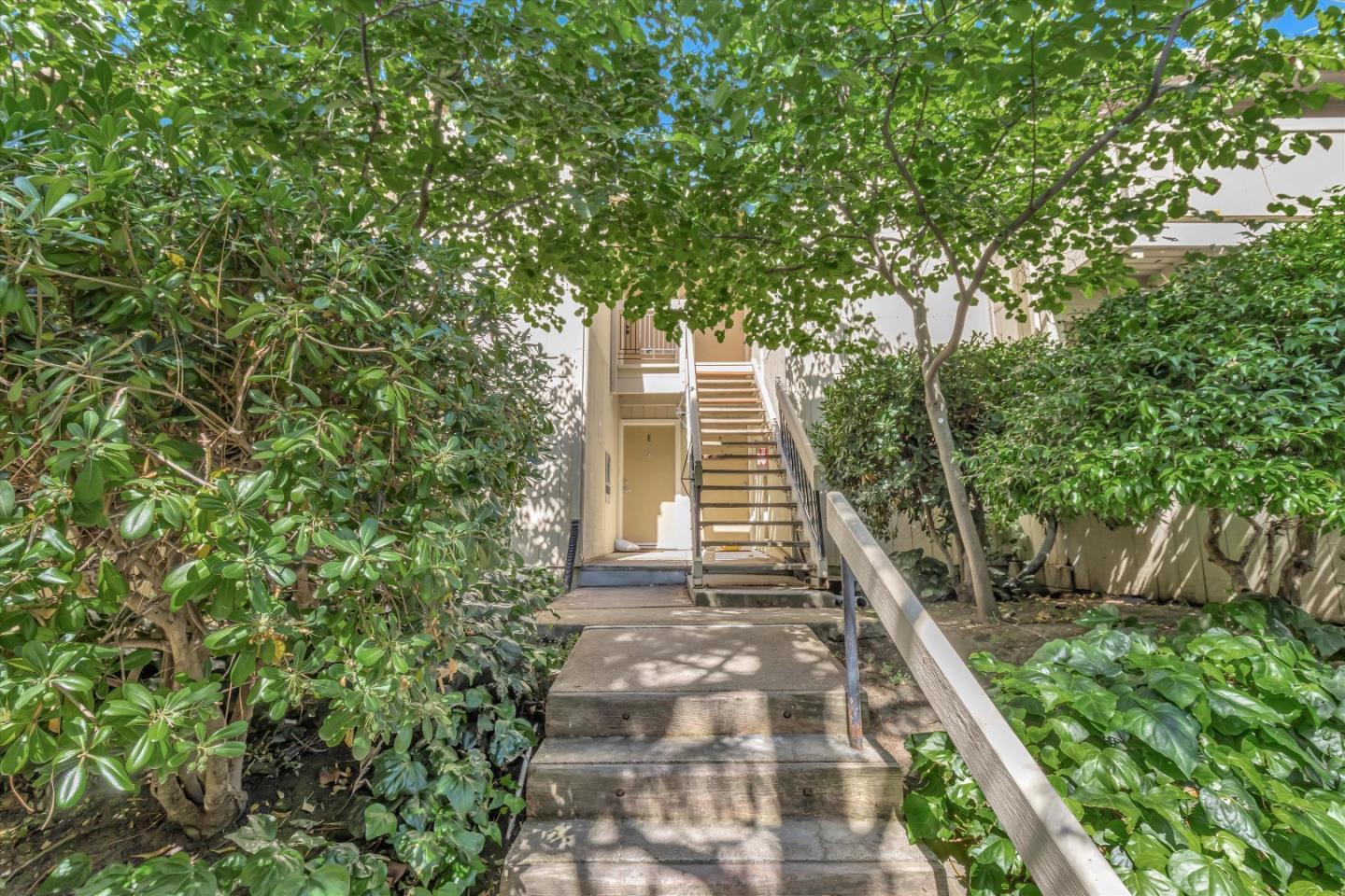 Detail Gallery Image 2 of 22 For 936 Kiely Blvd #G,  Santa Clara,  CA 95051 - 2 Beds | 1 Baths