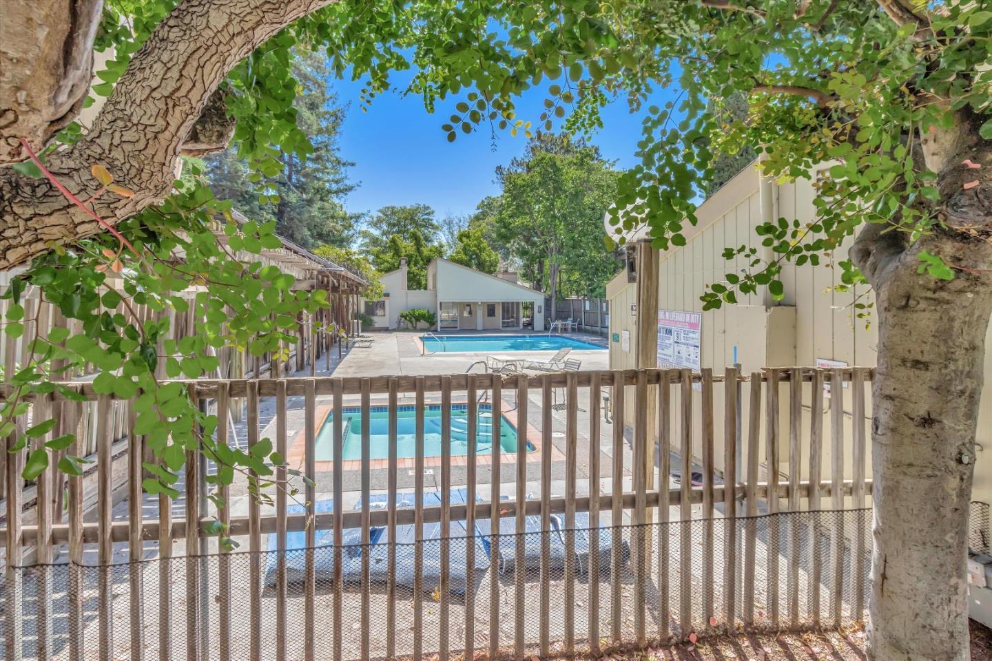 Detail Gallery Image 4 of 22 For 936 Kiely Blvd #G,  Santa Clara,  CA 95051 - 2 Beds | 1 Baths