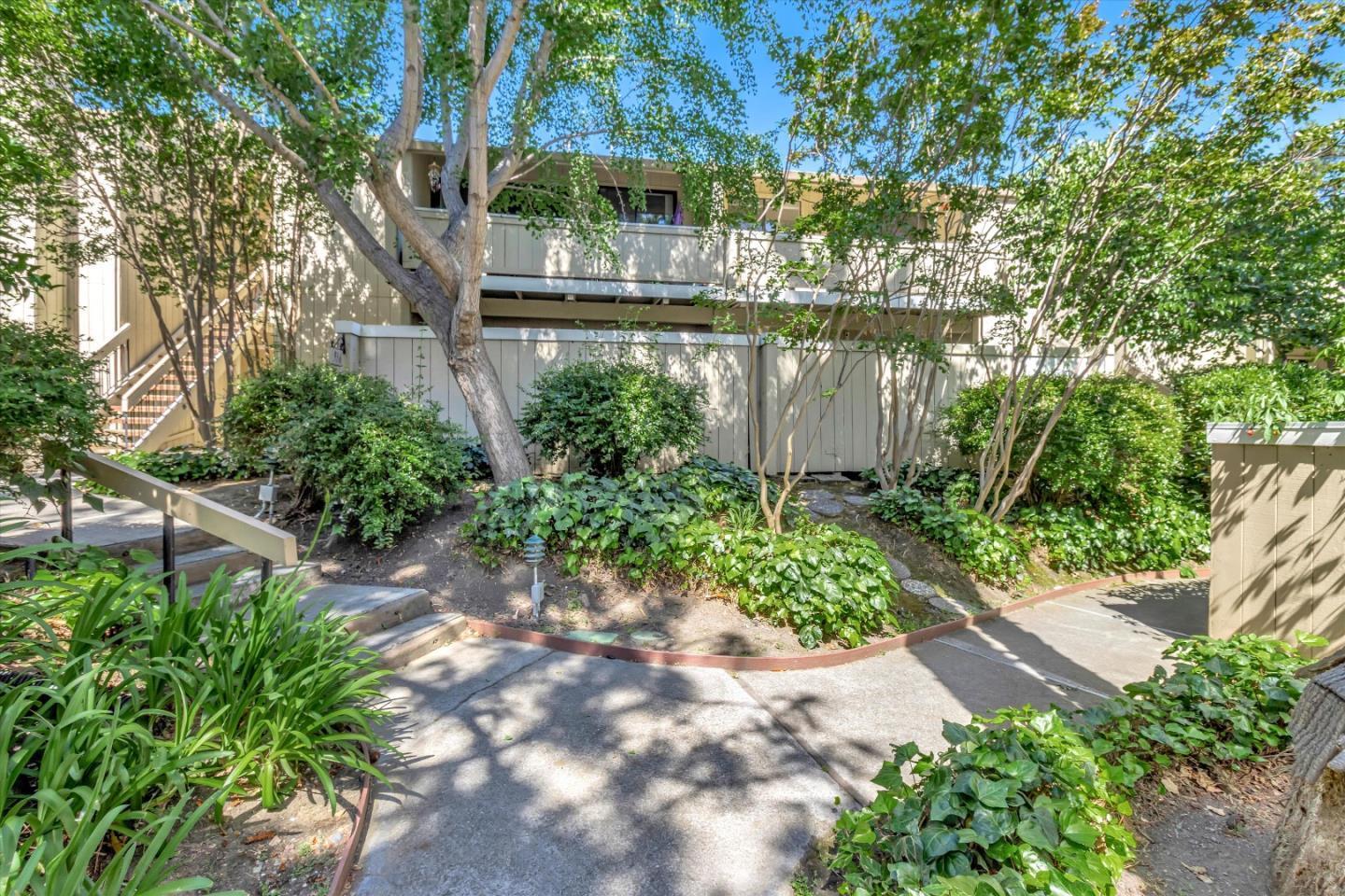 Detail Gallery Image 5 of 22 For 936 Kiely Blvd #G,  Santa Clara,  CA 95051 - 2 Beds | 1 Baths