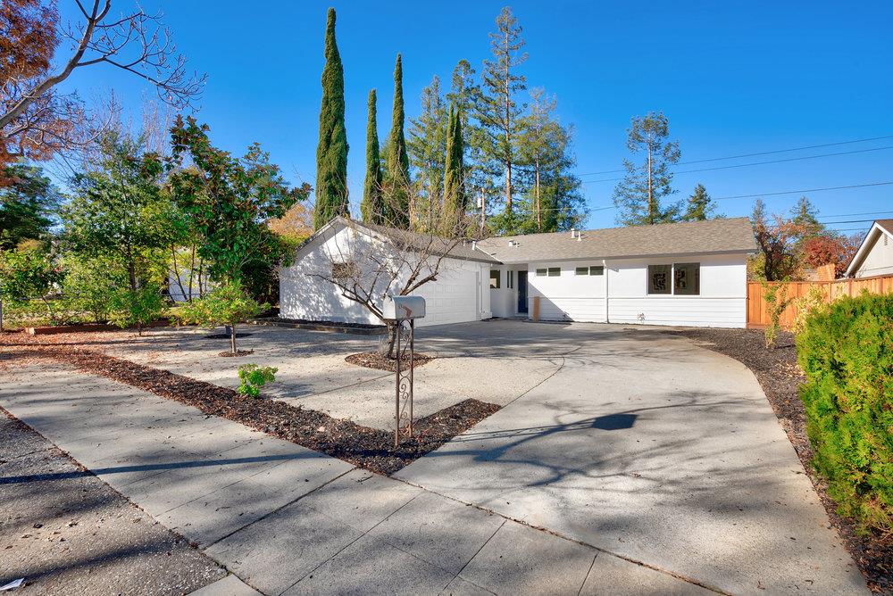 Detail Gallery Image 1 of 38 For 220 Highland Oaks Dr, Los Gatos,  CA 95032 - 3 Beds | 2 Baths