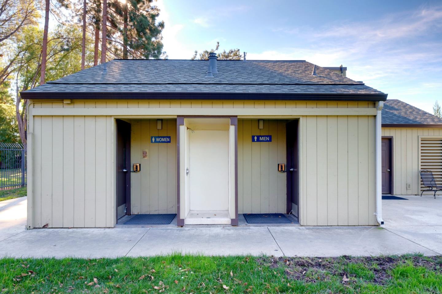 Detail Gallery Image 40 of 51 For 2017 Quadros Ln, San Jose,  CA 95131 - 3 Beds | 1/1 Baths