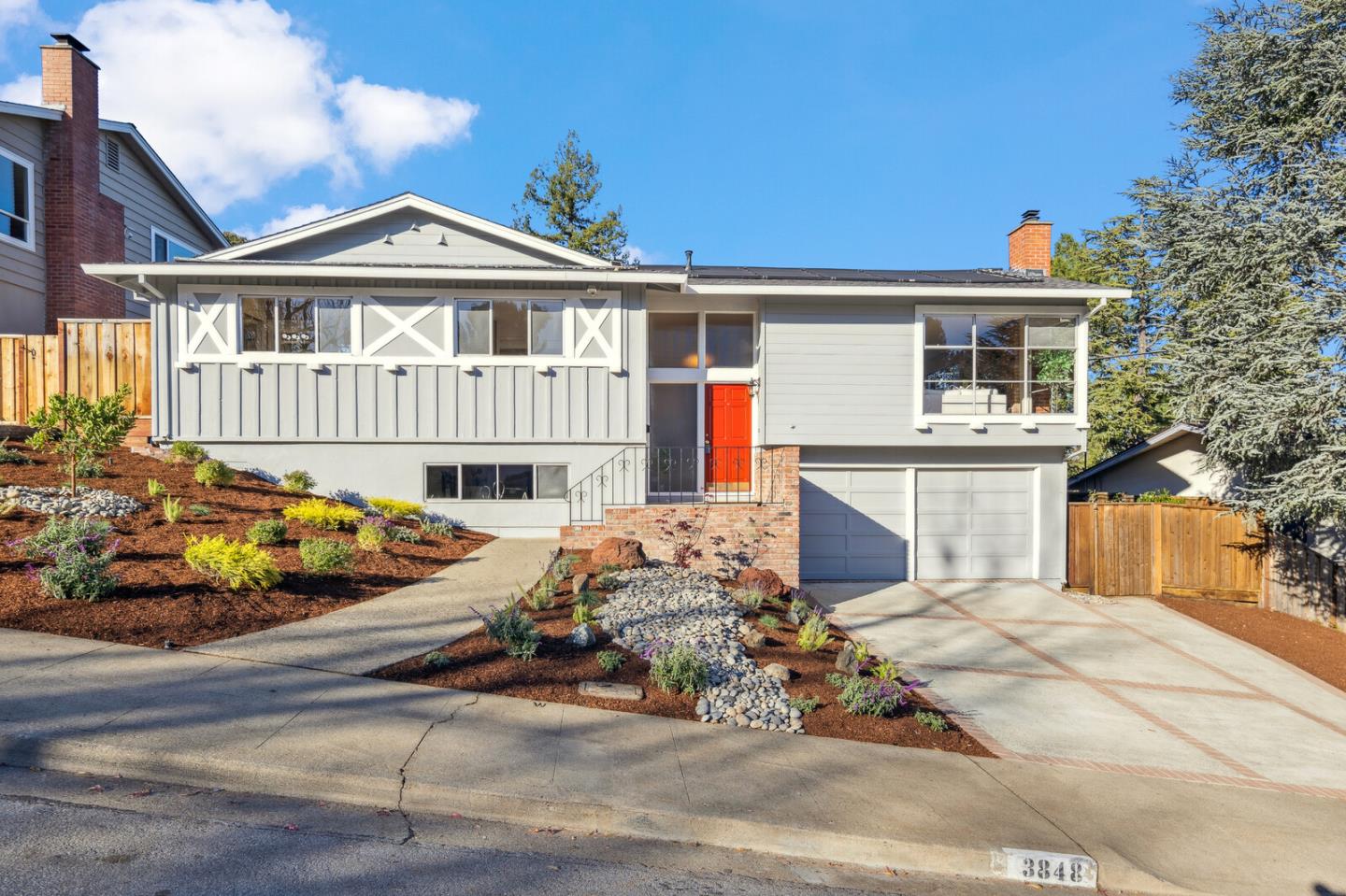 Detail Gallery Image 1 of 31 For 3848 Autumn Dr, Redwood City,  CA 94061 - 3 Beds | 2/1 Baths